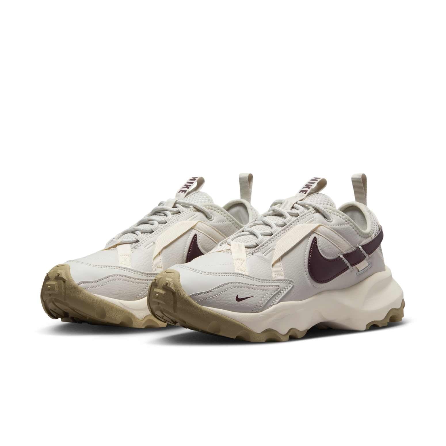 (WMNS) Nike TC 7900 'Light Bone Burgundy Crush' DD9682-003 - 3