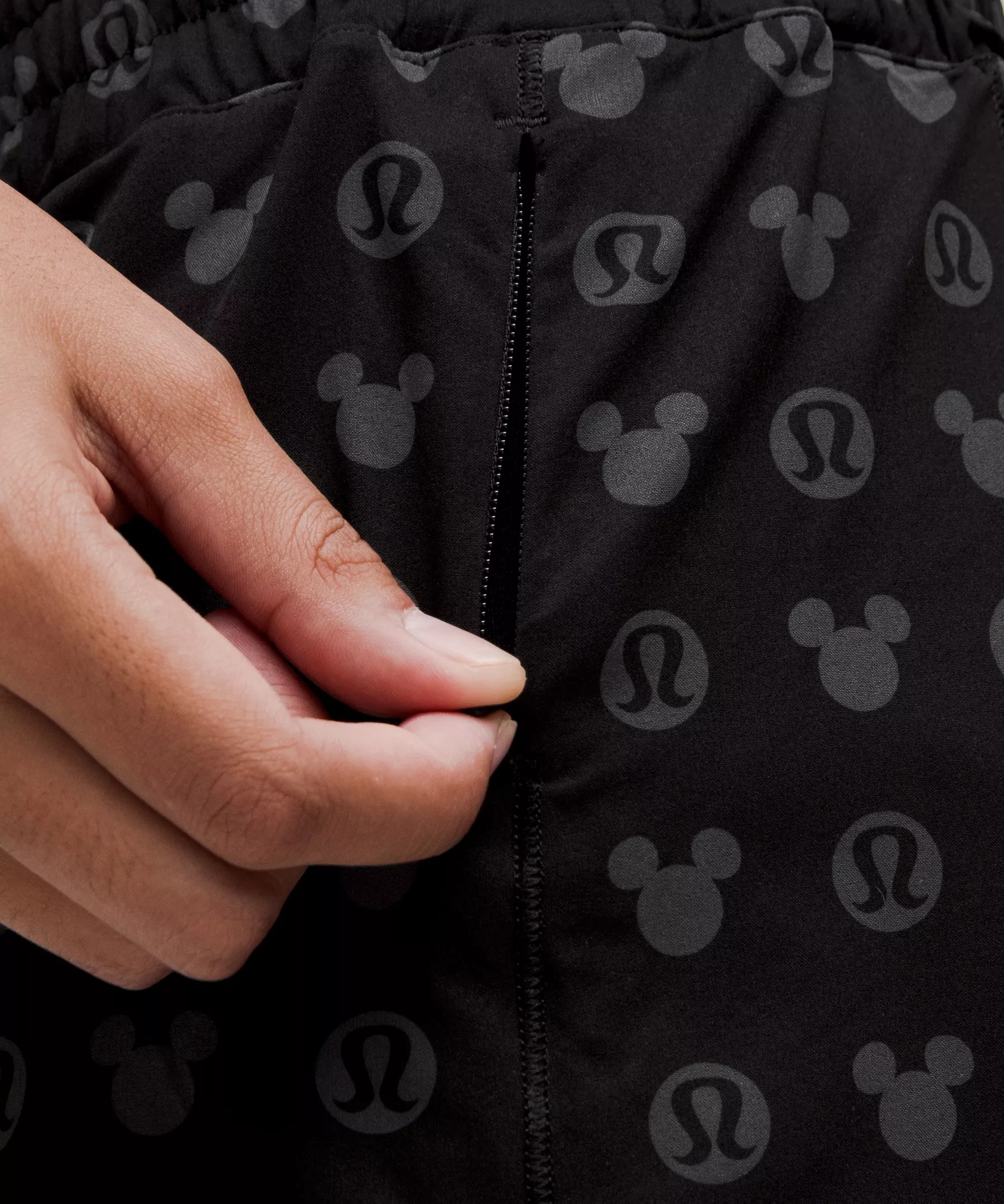 Disney x lululemon *Hotty Hot High-Rise Short 4" - 5