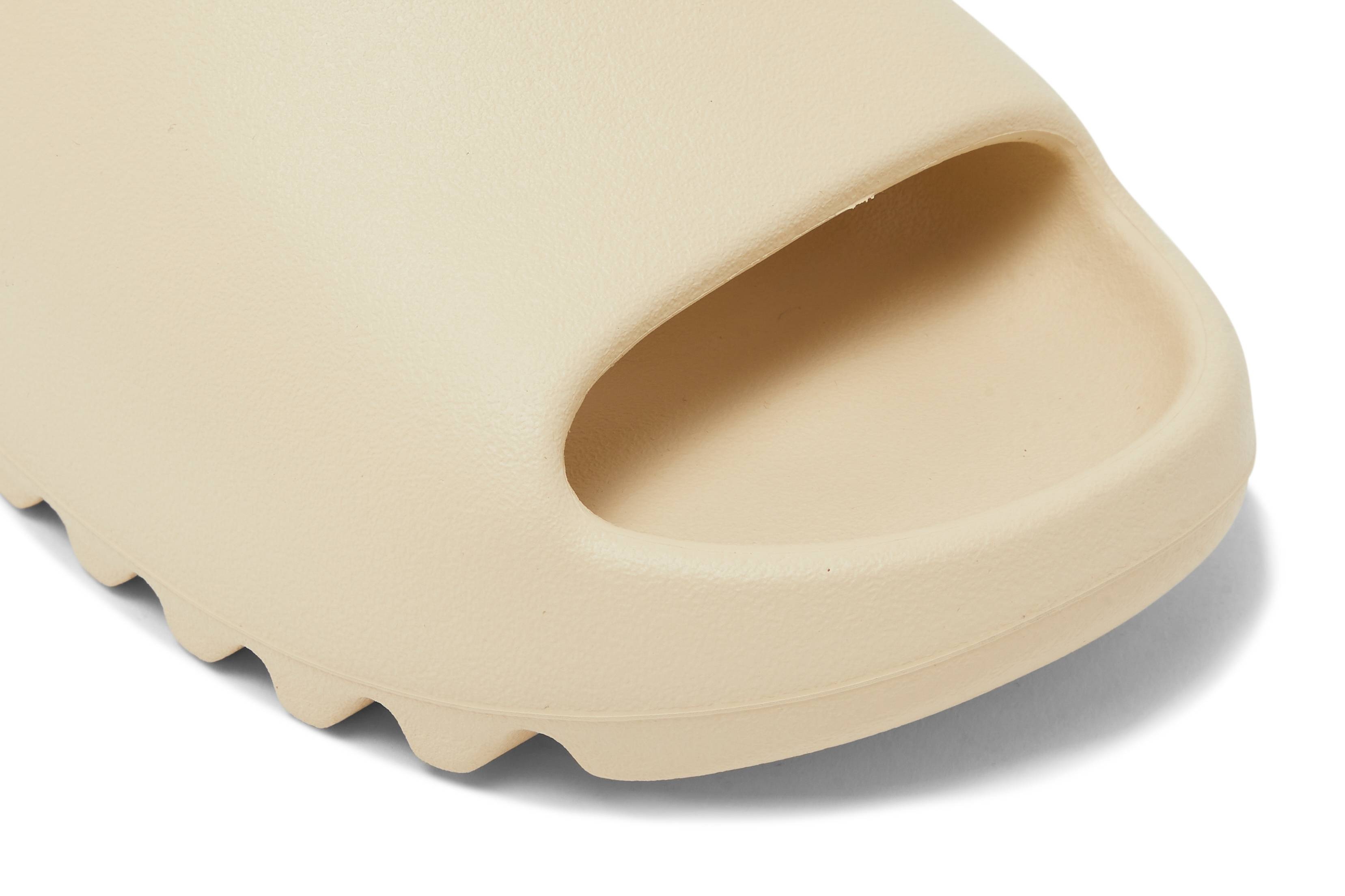 Yeezy Slides 'Bone' 2022 Re-Release - 9