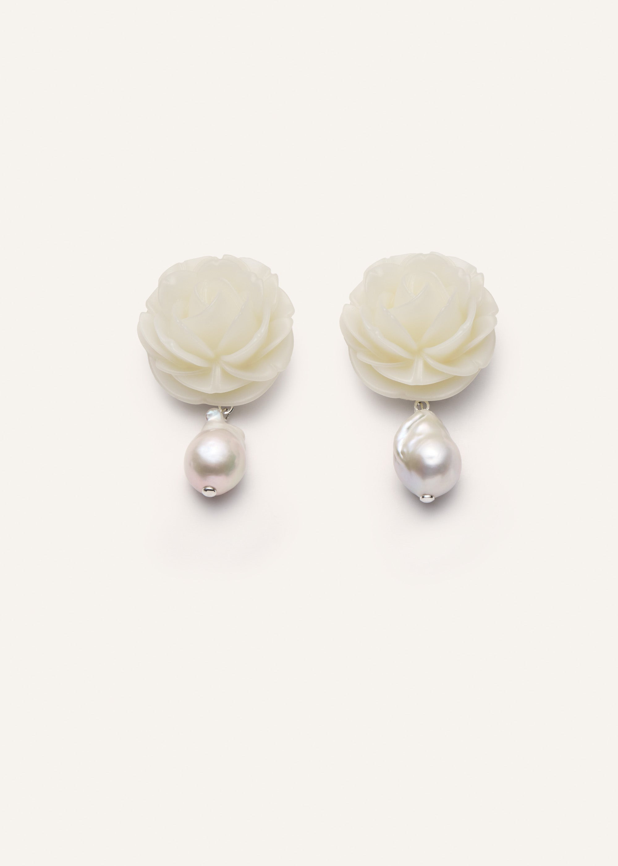 Rose pearls earrings in white - 1