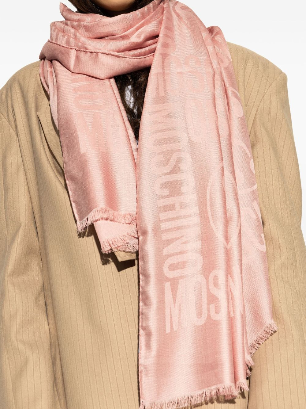 logo-embossed fringed scarf - 5