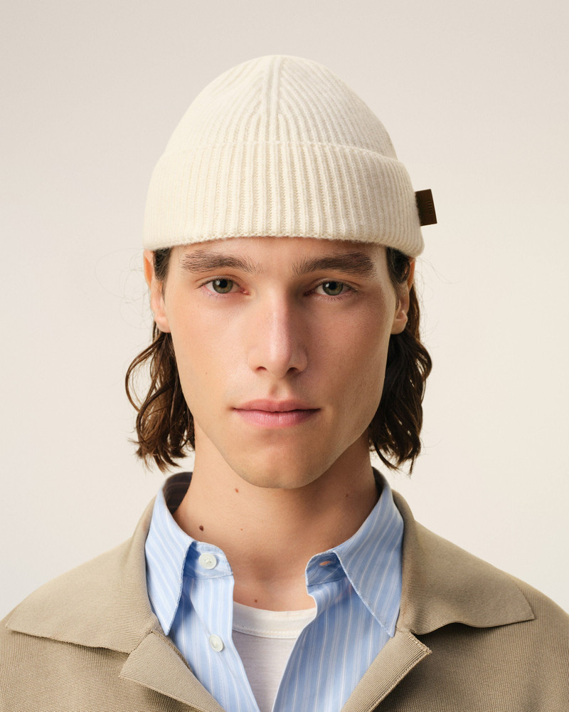 AMI Paris WHITE WOOL AMI LEATHER LABEL BEANIE outlook
