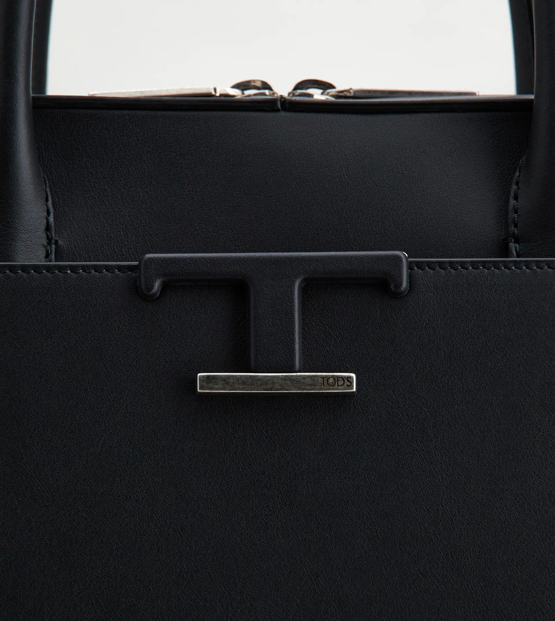 TIMELESS BRIEFCASE IN LEATHER MEDIUM - BLACK - 6