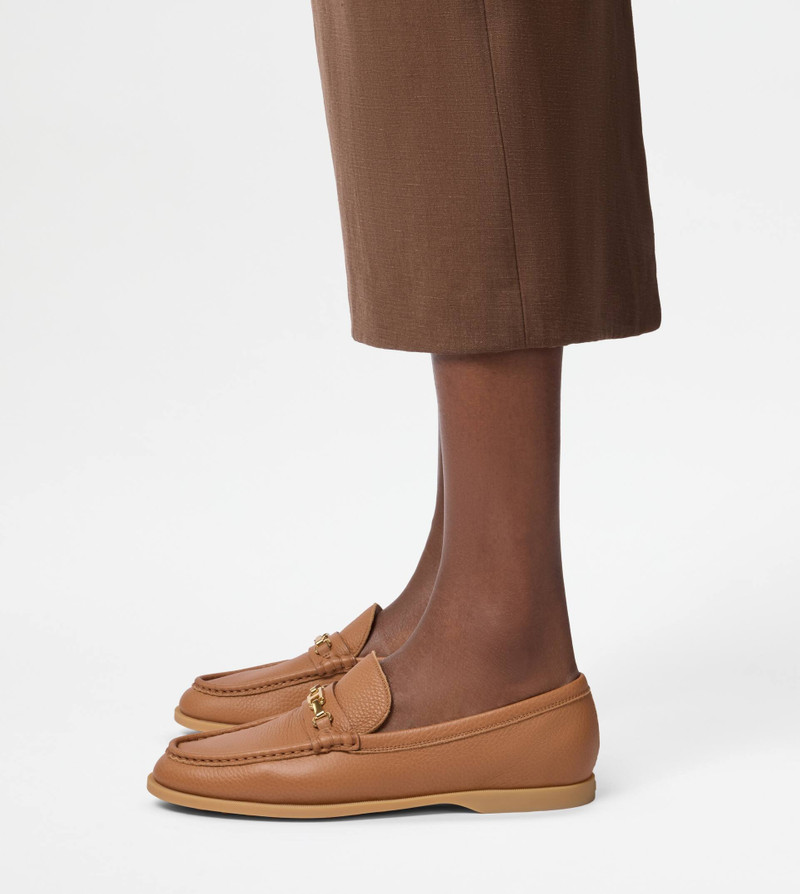 Tod's LOAFERS IN LEATHER - BROWN outlook