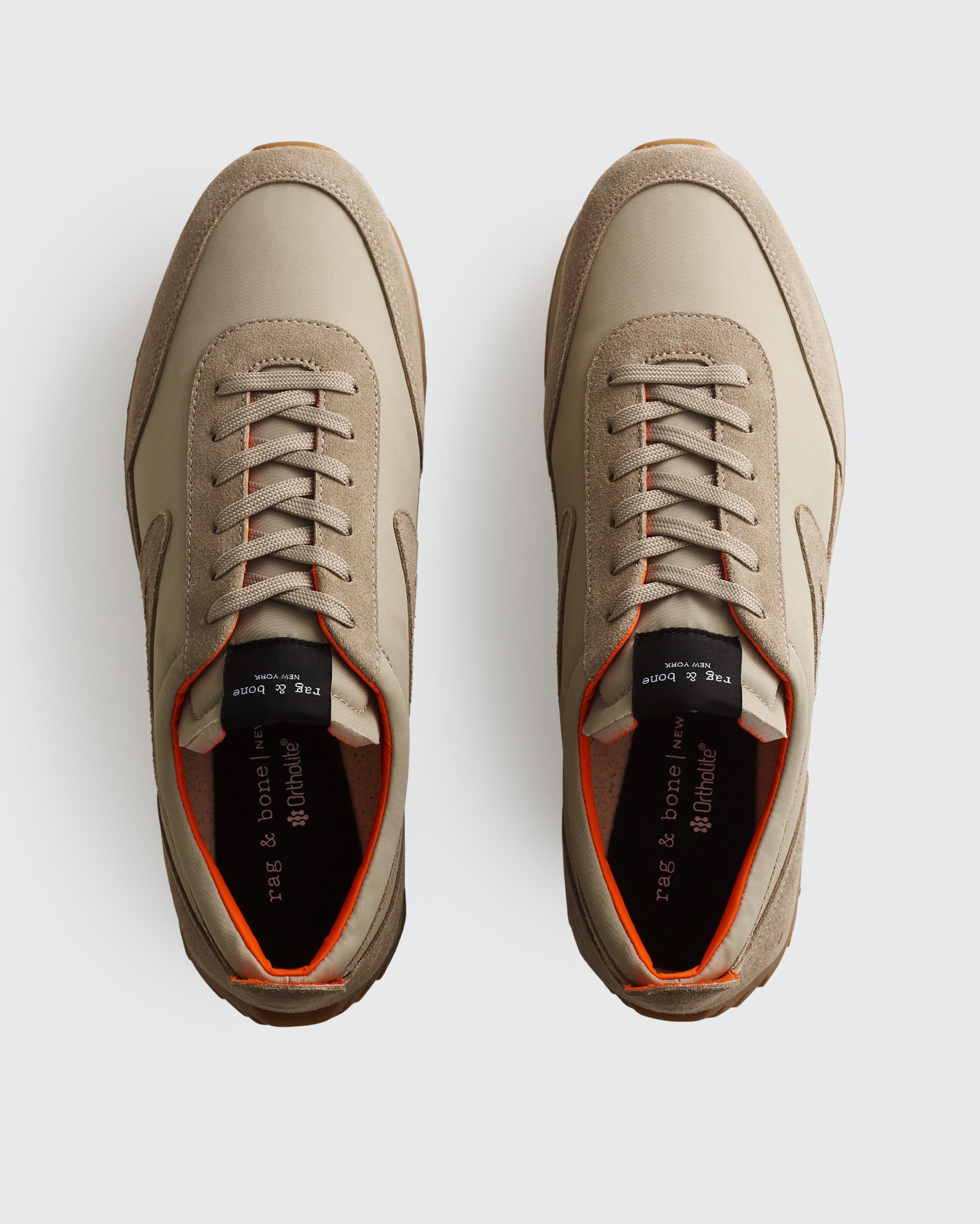 Retro Runner Bomber - Suede
Low Top Sneaker - 2
