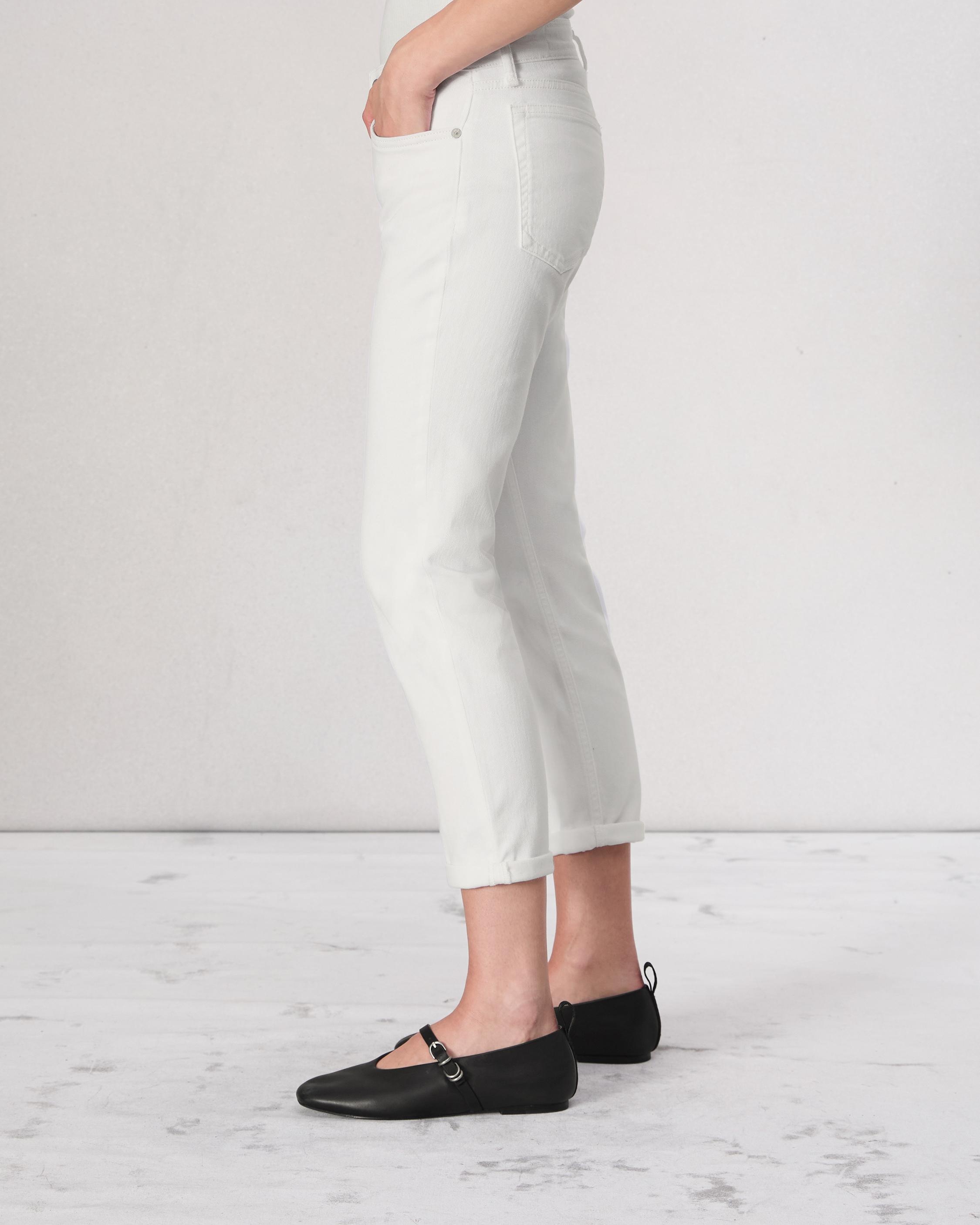 Dre Slim Boyfriend - Optic White
Low-Rise Vintage Stretch Jean - 4