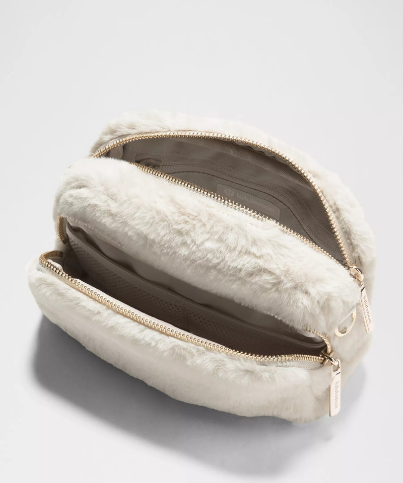 Everywhere Crossbody Bag 2L *Plush Fleece 4