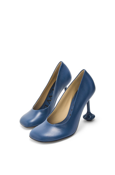 Loewe Toy pump in goatskin outlook