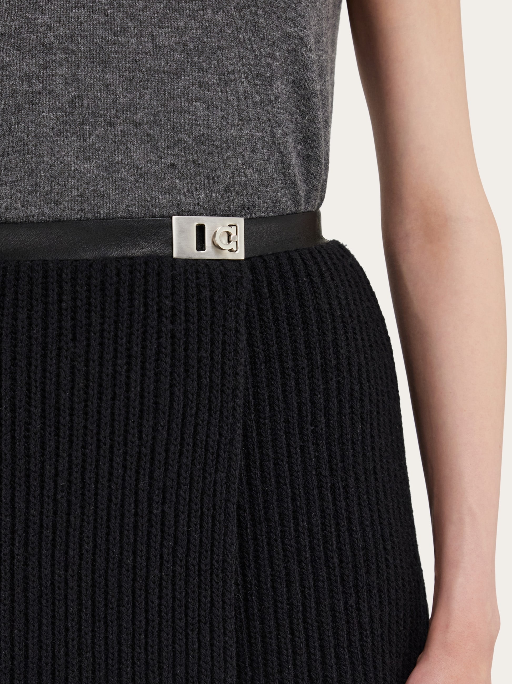 Knitted skirt with leather trim - 4