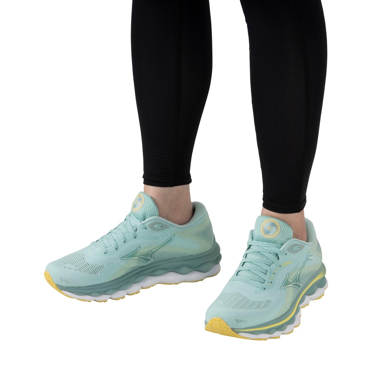 Women's Wave Sky 7 Running Shoe - 10