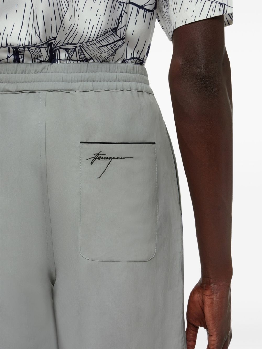 logo-embroidered straight-leg shorts - 6