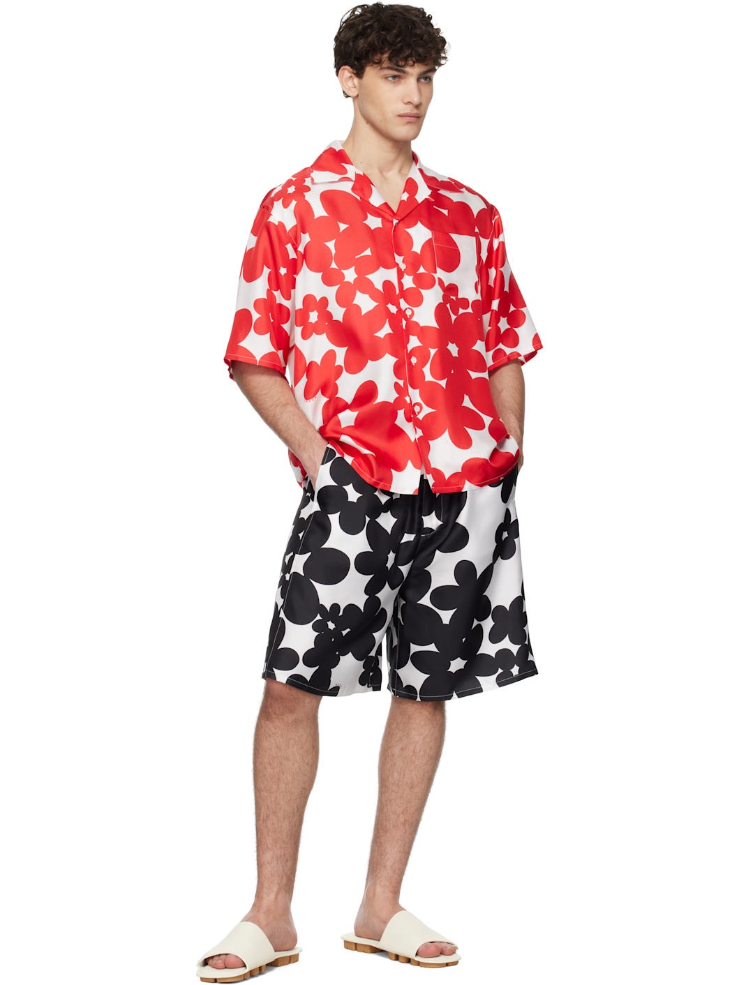 Black & White Dillies Print Silk Bermuda Shorts - 4
