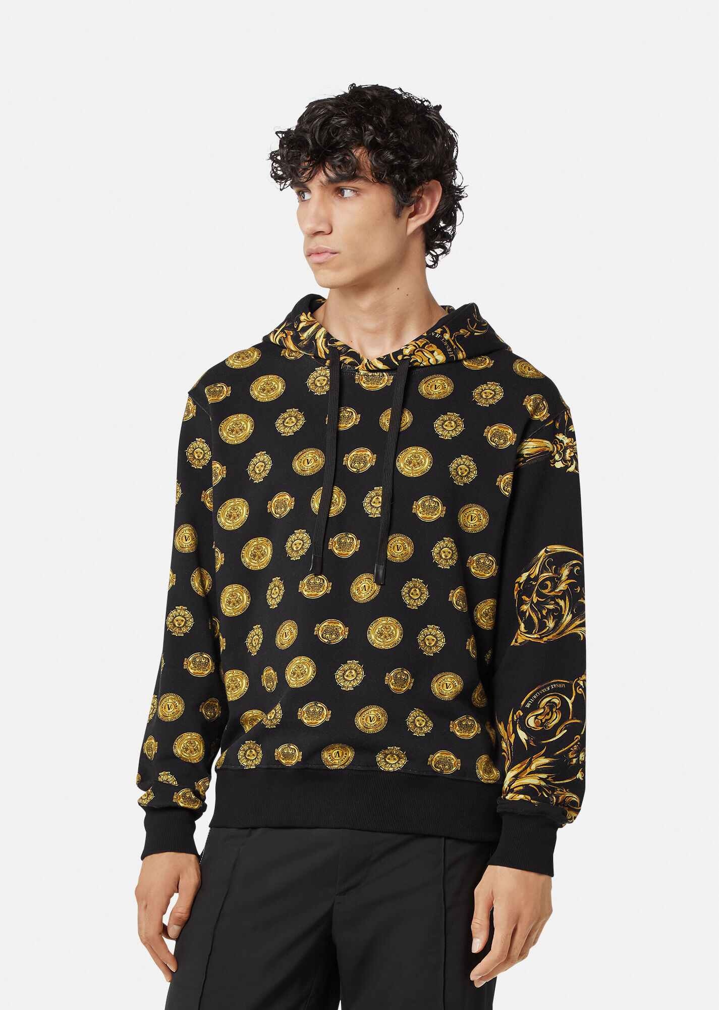 V-Emblem Garland Hoodie - 2