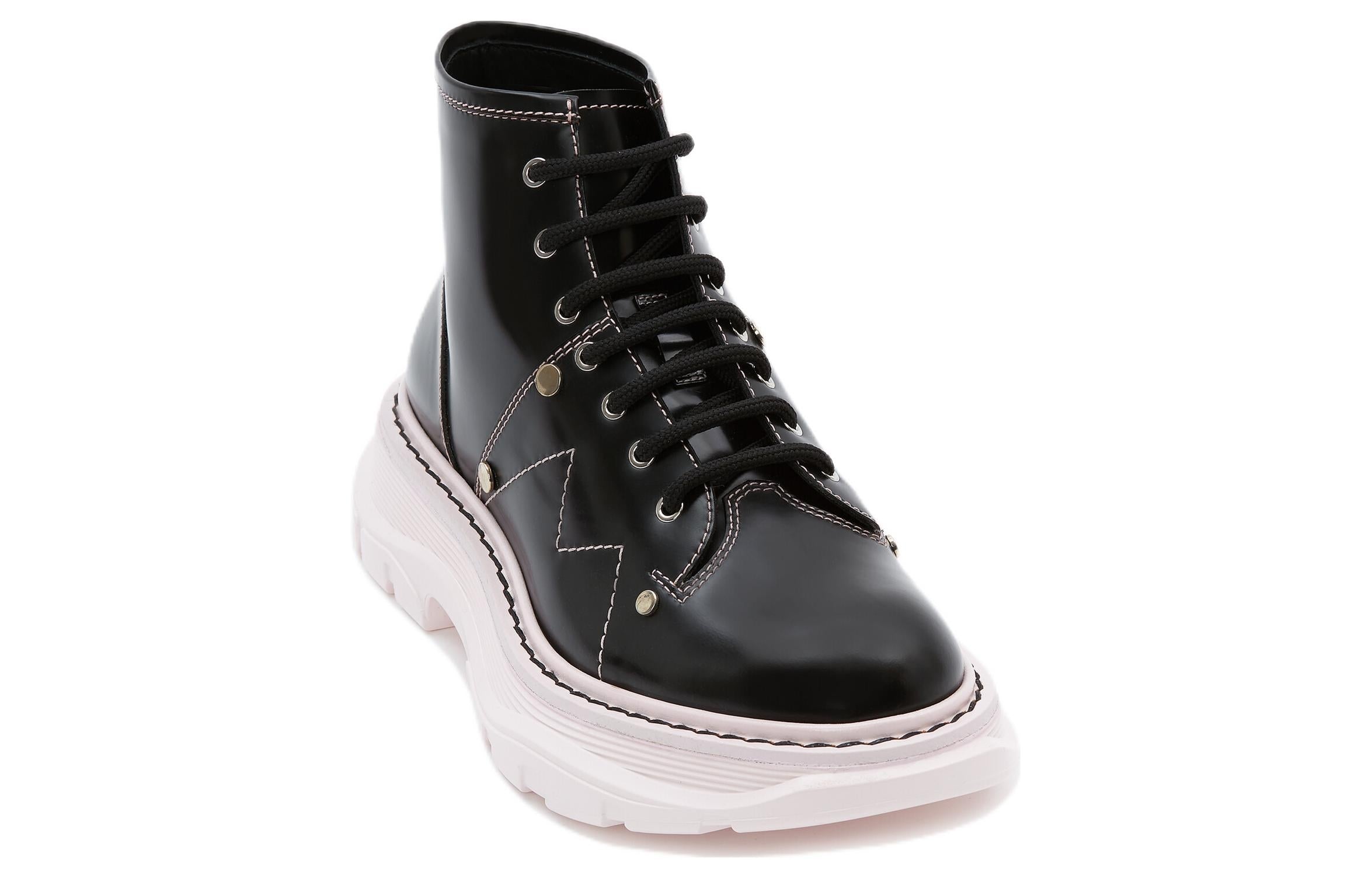 (WMNS) Alexander McQueen Tread Lace-Up Boot 'Black Pink' 595469WHZ811488 - 3