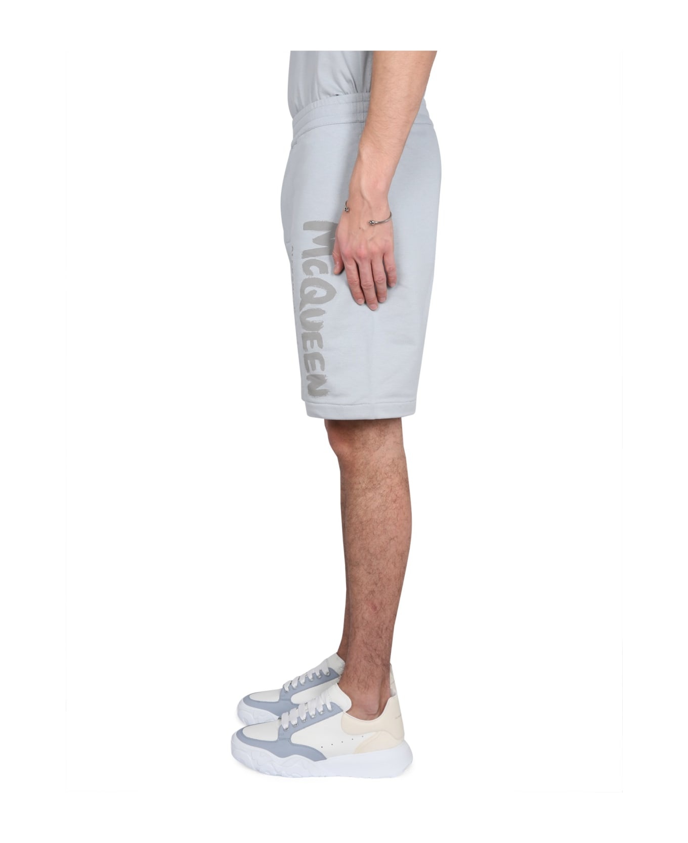 Bermuda Shorts With Graffiti Logo Print - 3