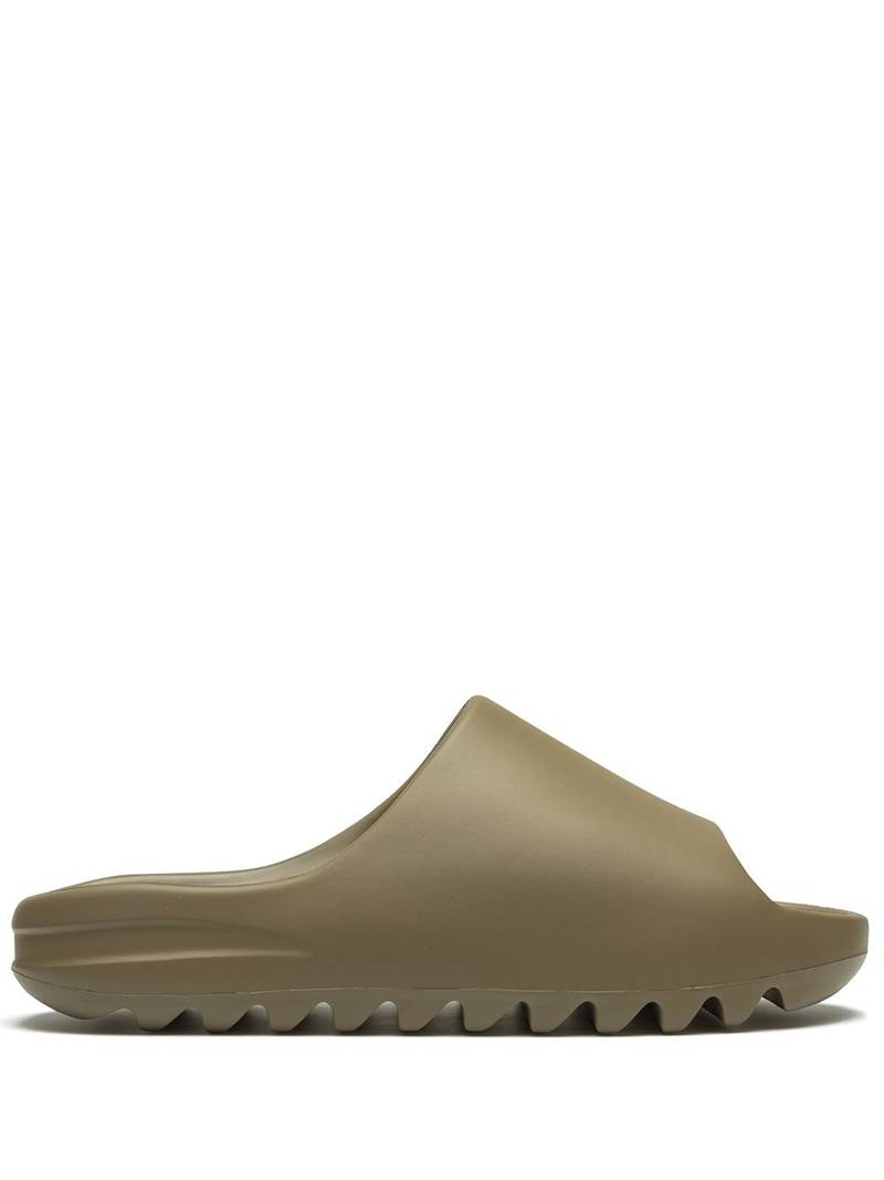 Yeezy slides 1