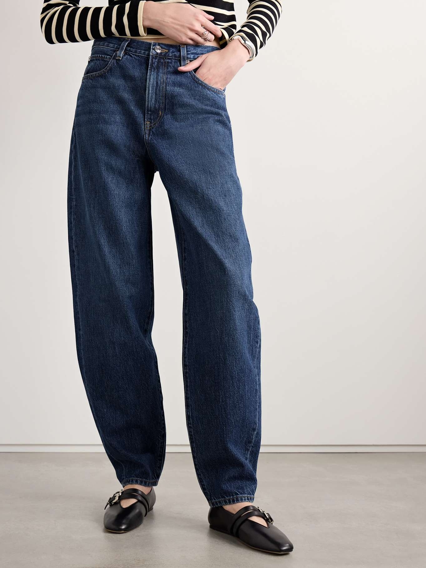The Narrow high-rise tapered jeans Mid denim - 3