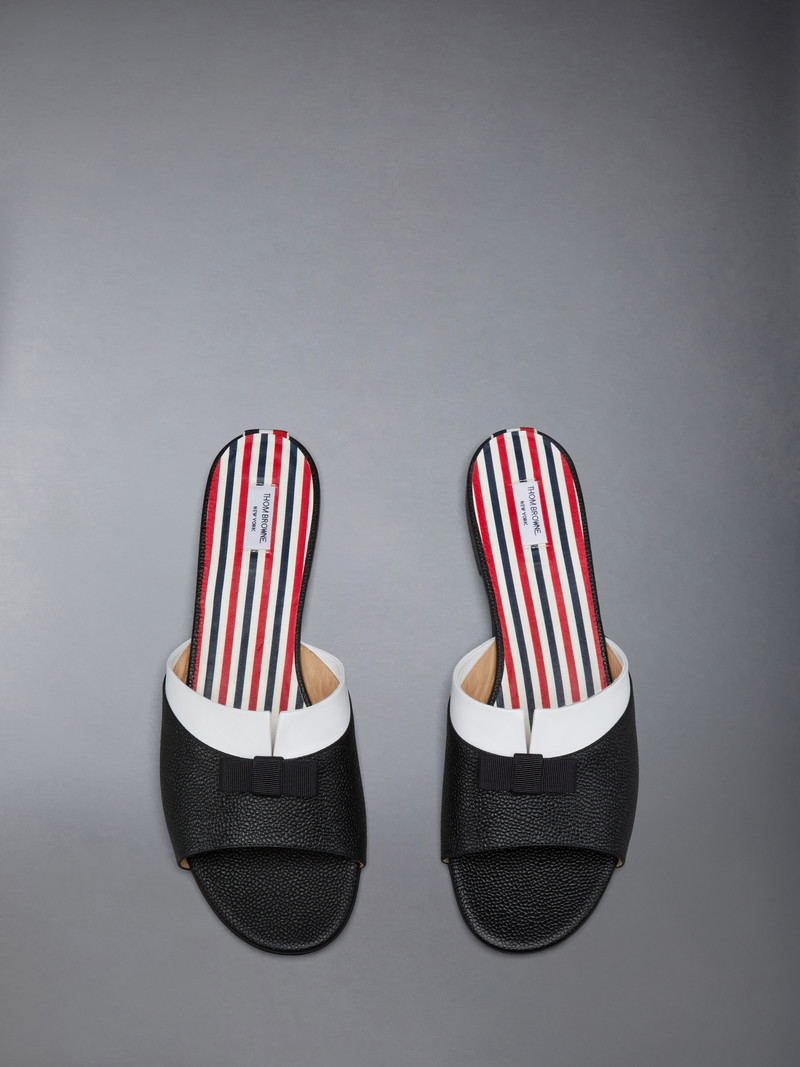 PEBBLE GRAIN BOW CLAQUETTE 5