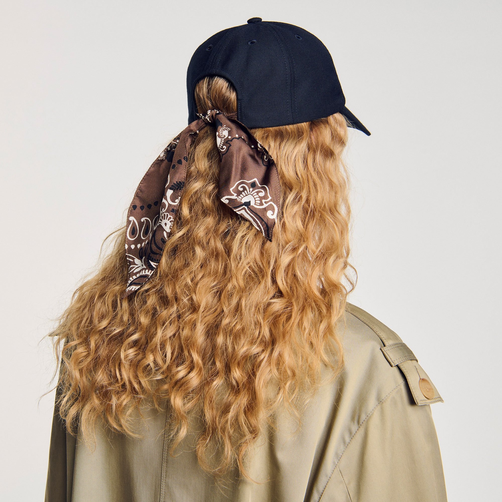 CAP WITH TIED SCARF - 4