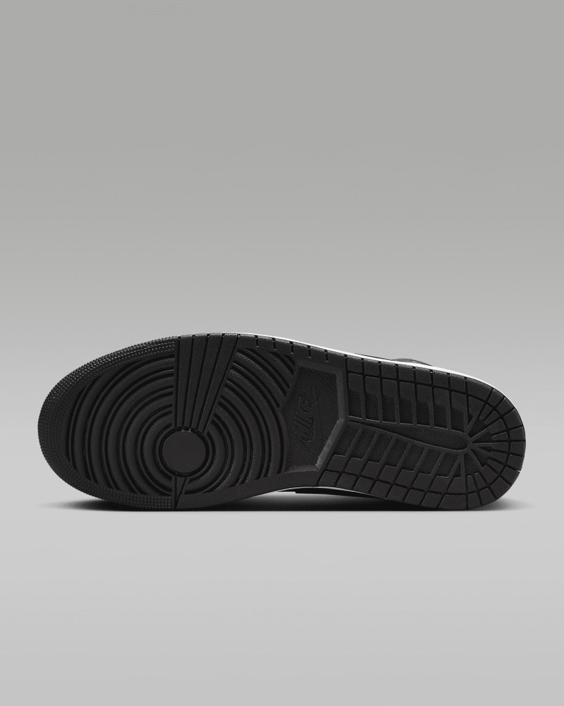 Jordan Men's Air Jordan 1 Mid Shoes outlook
