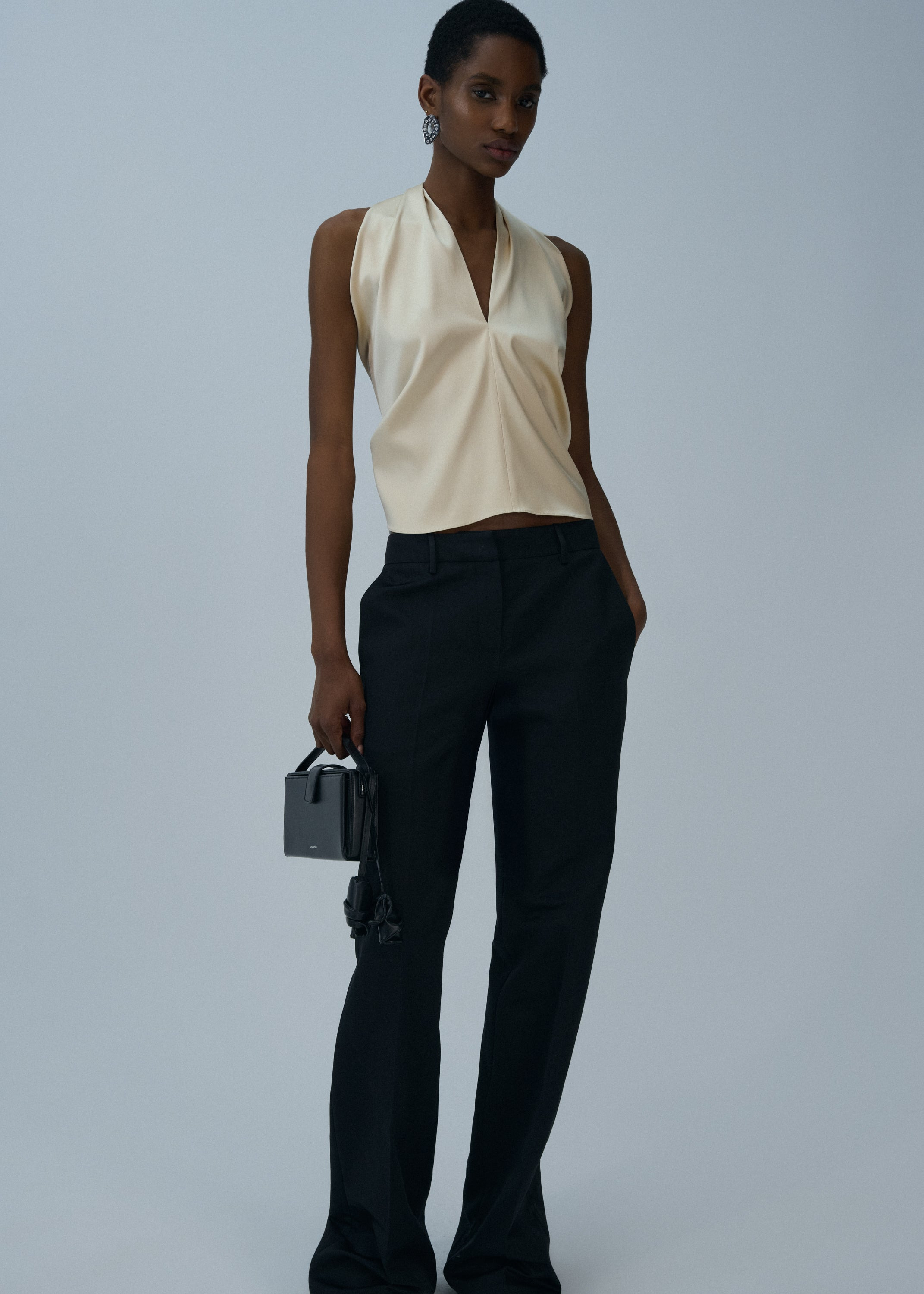 Front-pleat classic trousers in black - 4