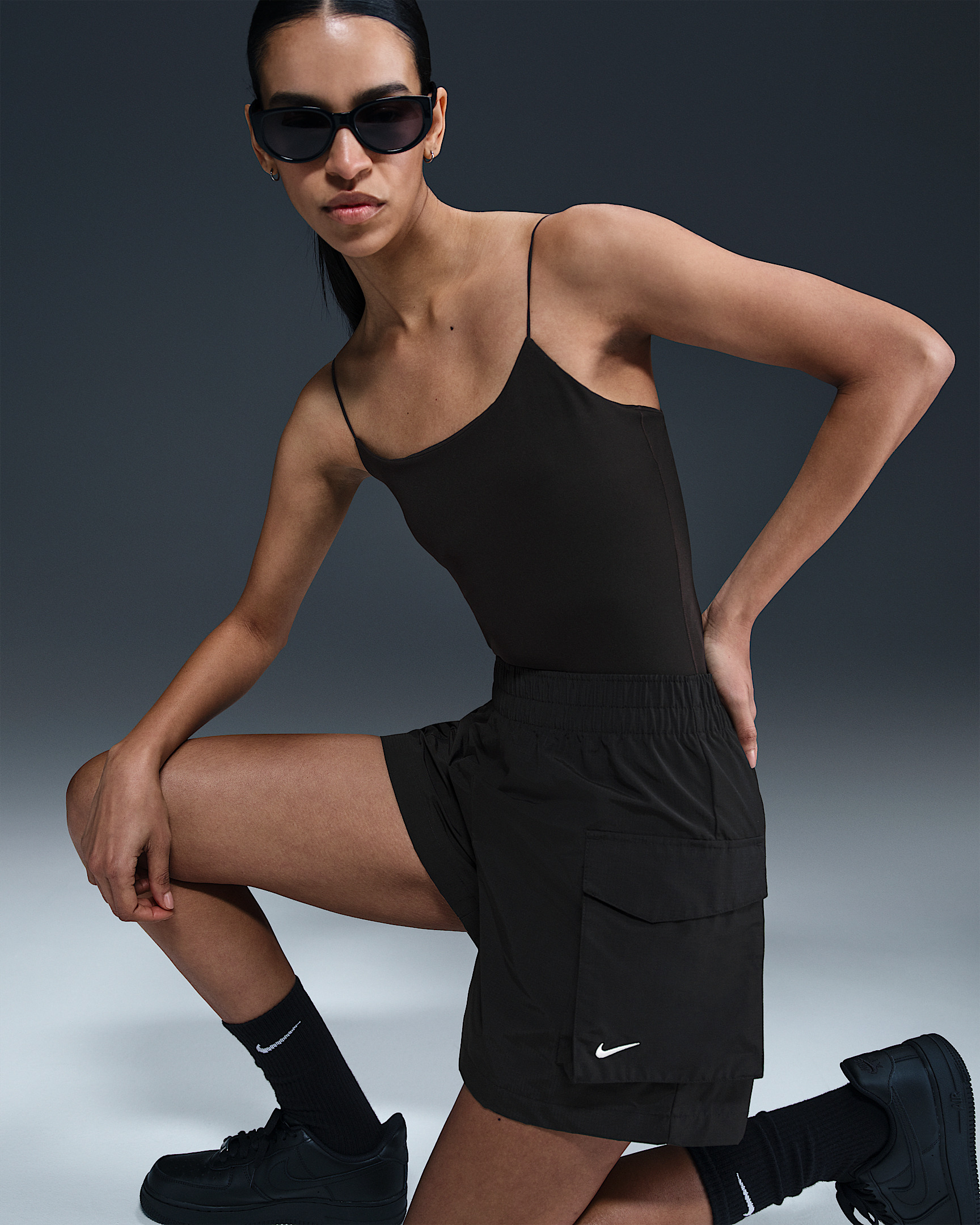 Nike Sportswear Essential Woven Women's High-Waisted 5" Cargo Shorts - 3