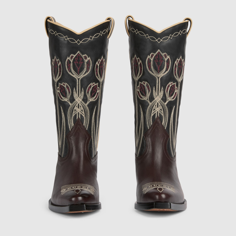 Women's boot with embroidery 3