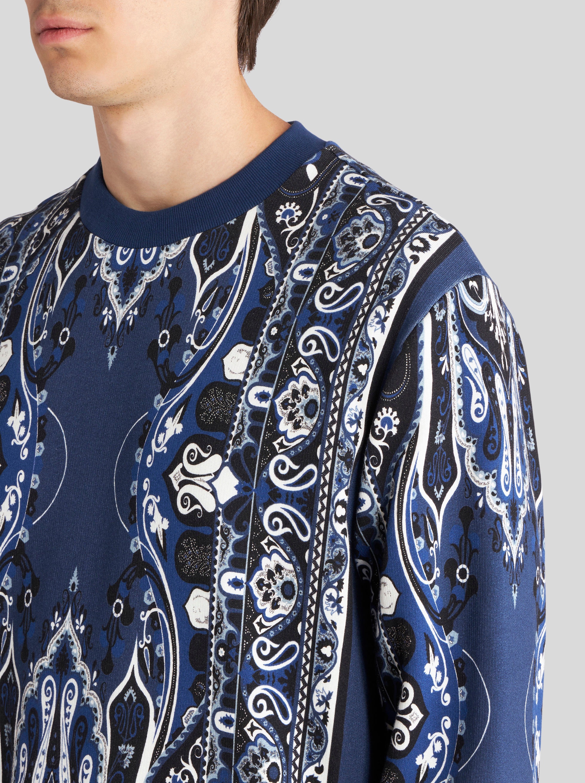 ROUND NECK SWEATSHIRT WITH PLACED PRINT - 3