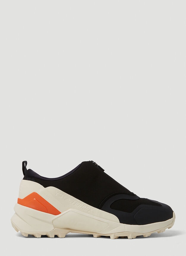 Swift R3 Terrex Sneakers in Black - 1