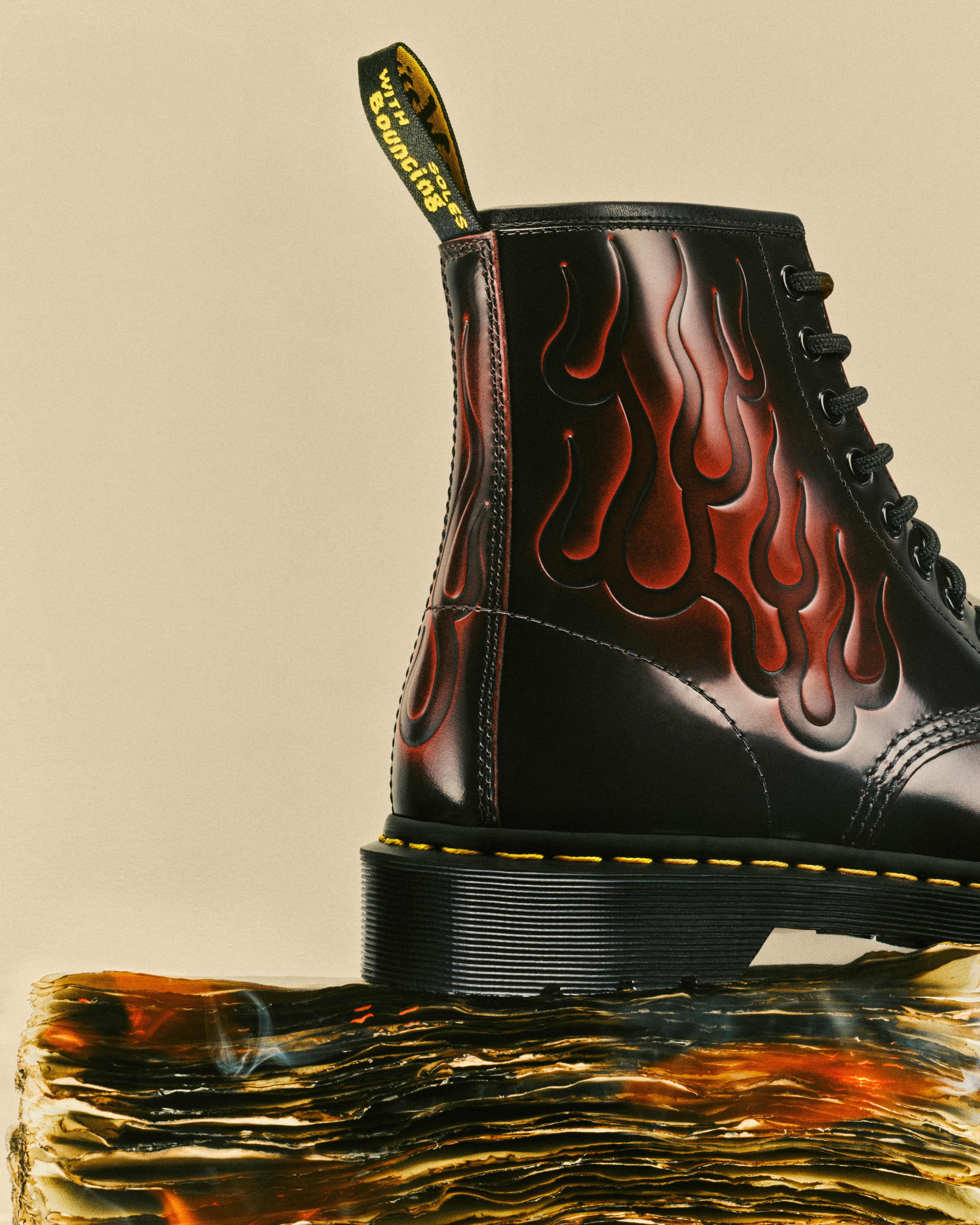 1460 Inferno Arcadia Rub Off Leather Boots - 8