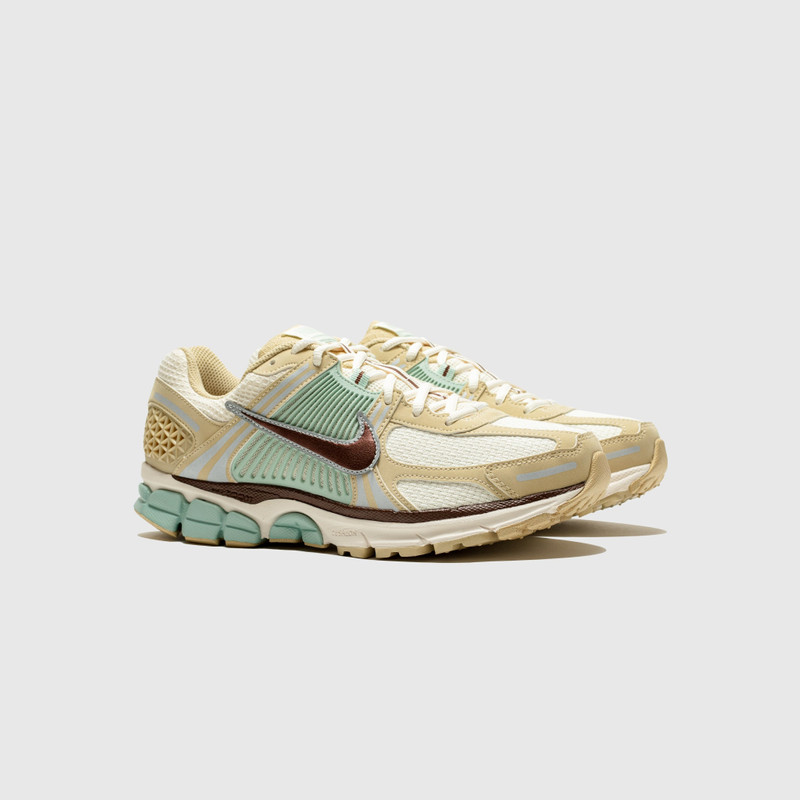 Nike ZOOM VOMERO 5 SE "TEAM GOLD" outlook