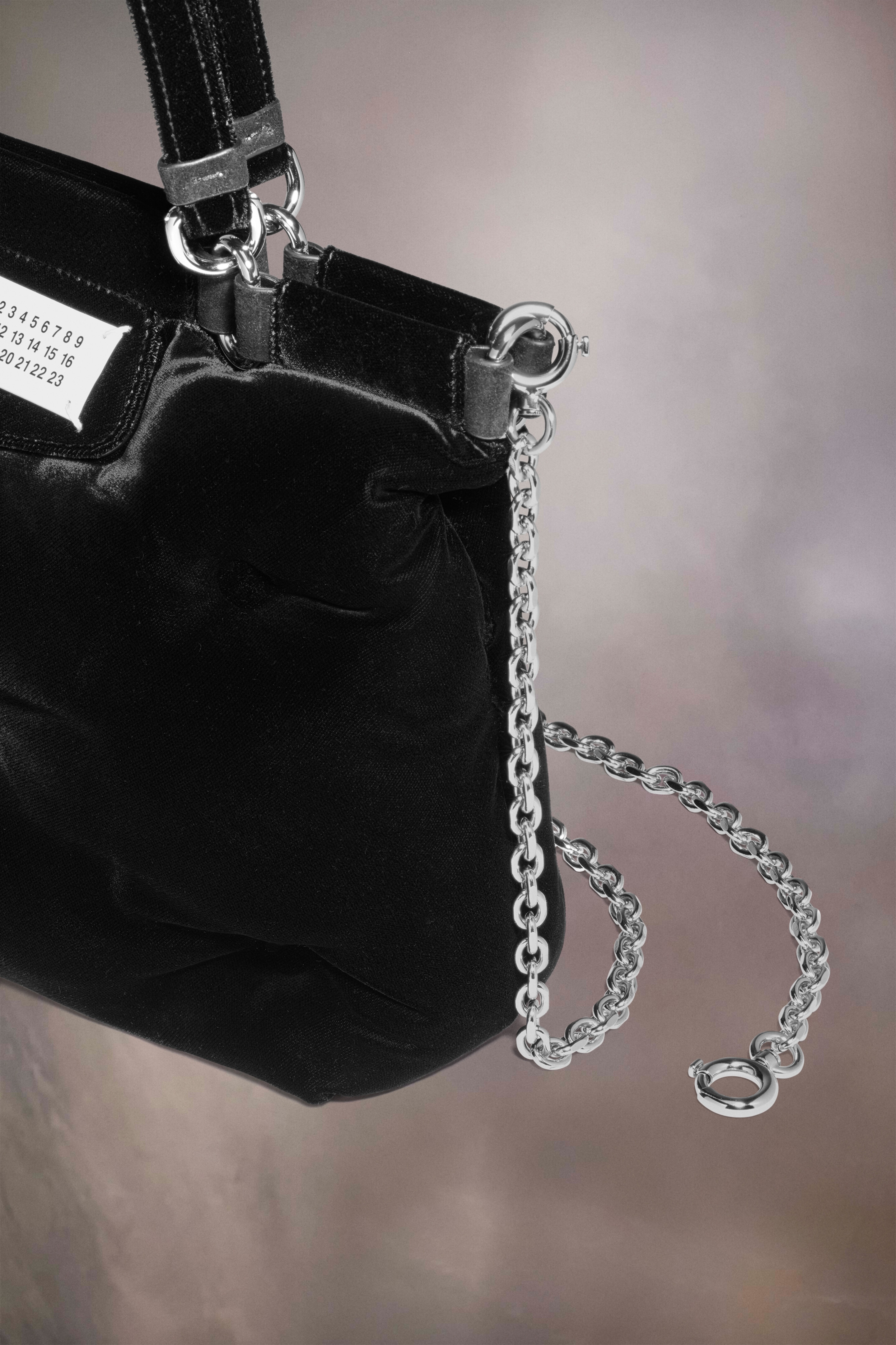 直営店▲Maison Margiela▲Glam Slam shopping small Velvet Maison Margiela Glam Slam shopping small Velvet | REVERSIBLE