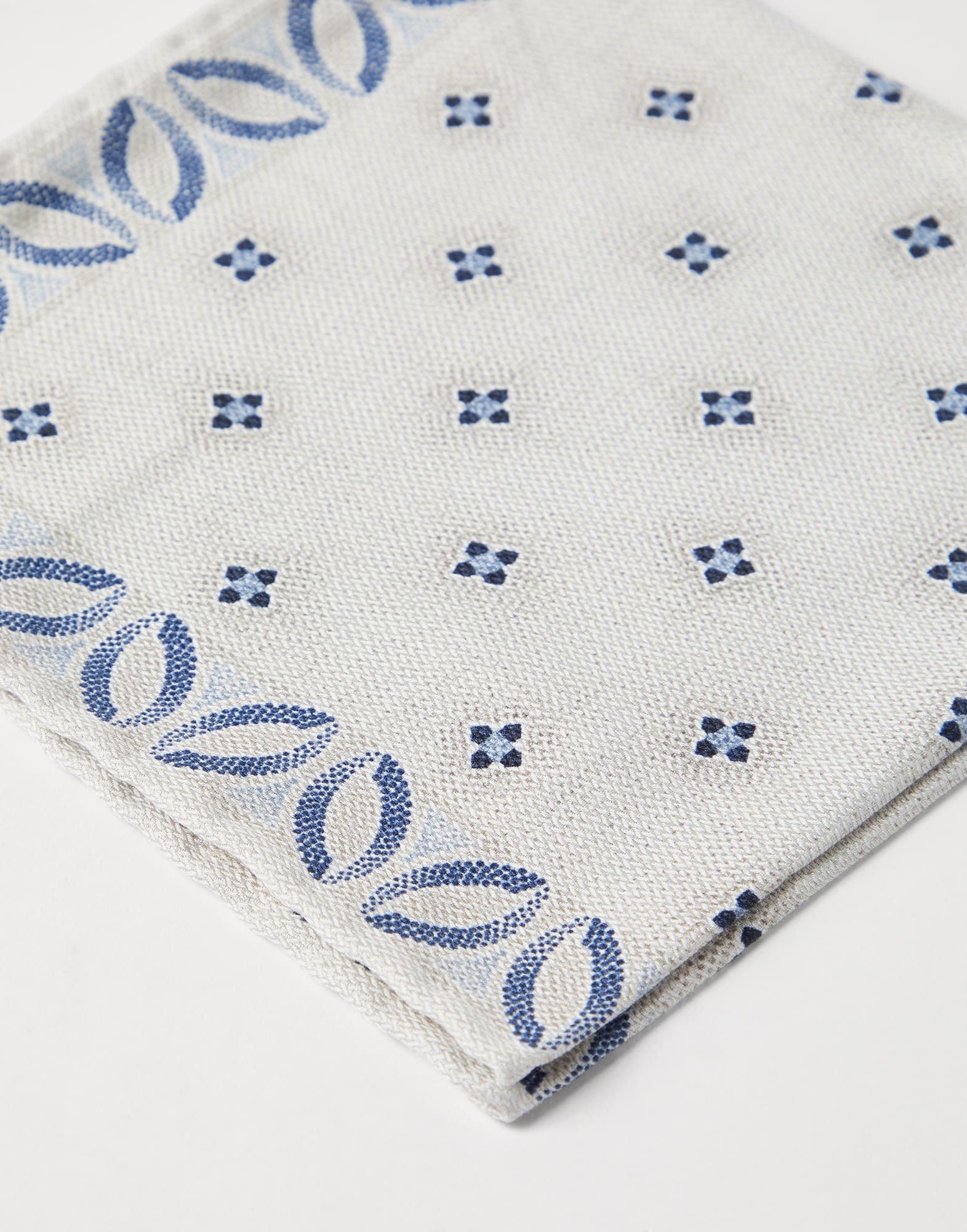 Silk pocket square with star design - 2