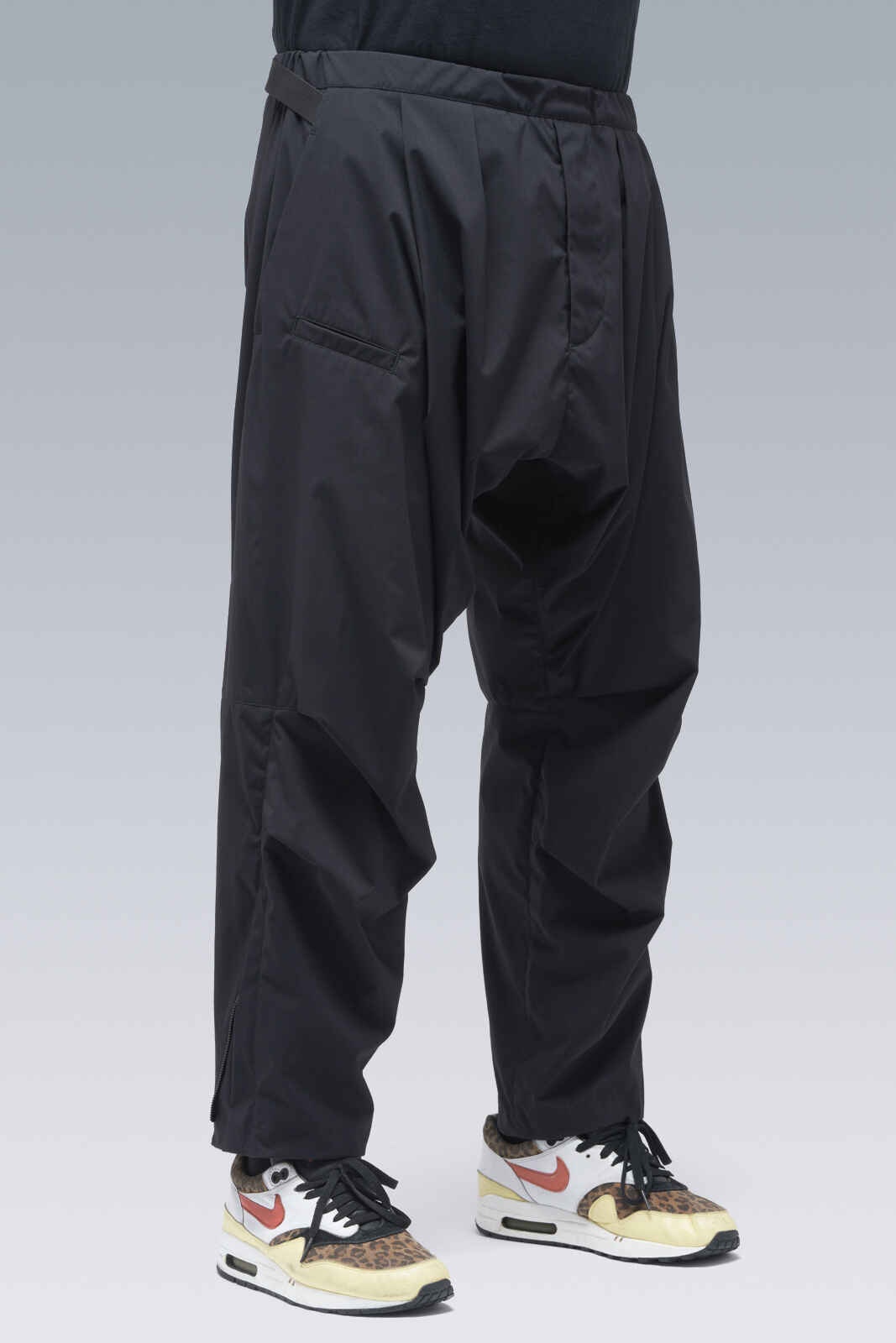 P36-E Encapsulated Nylon Pleated Drawcord Trouser - 4