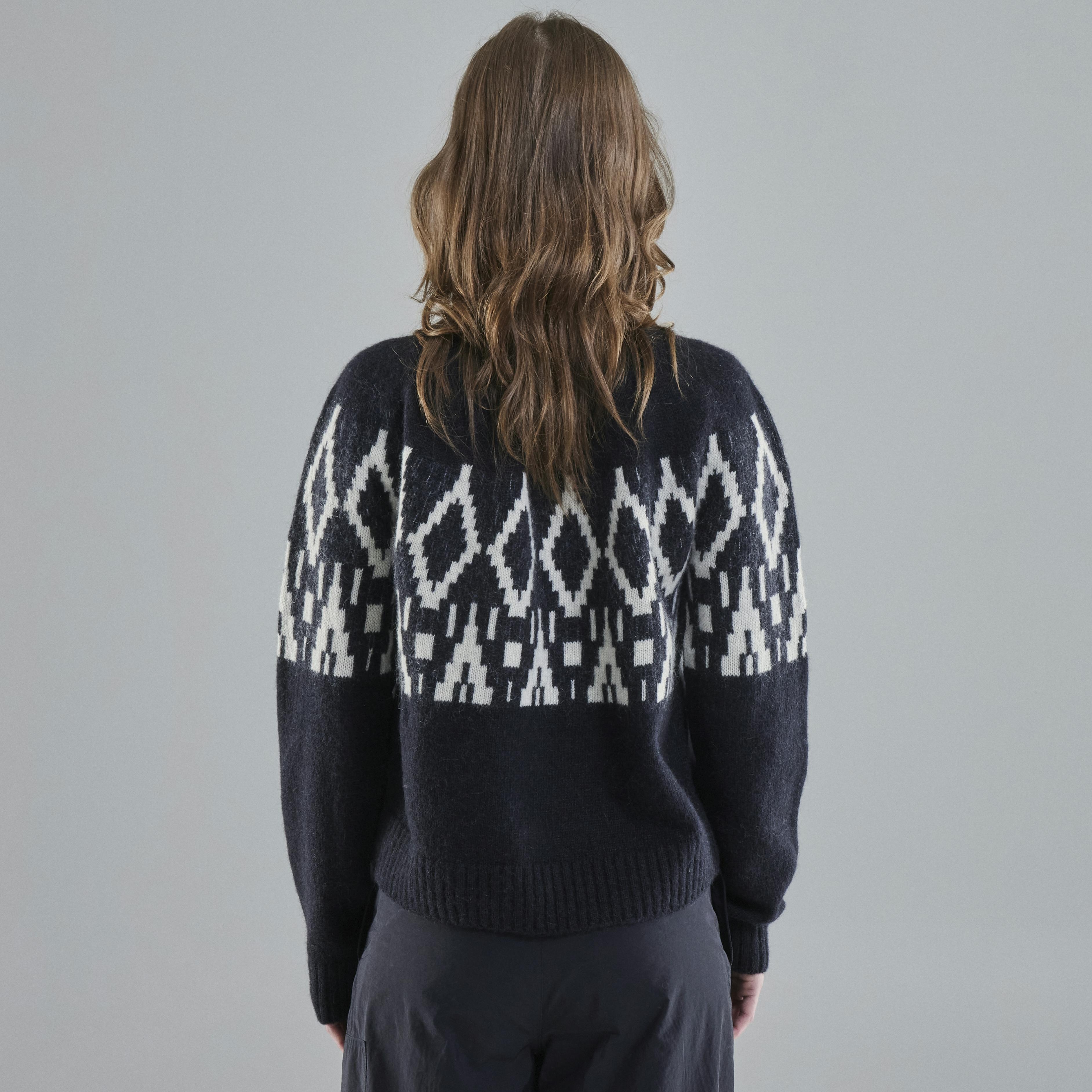 Tjörnin Knitted Sweater - 7