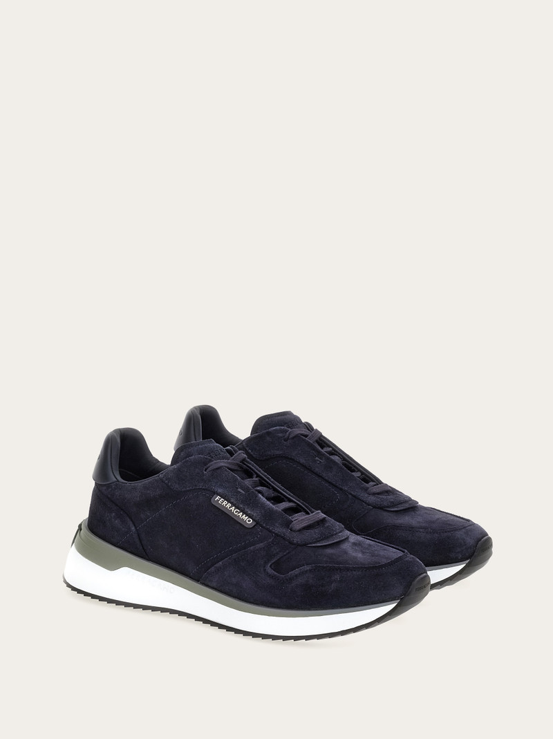 Low cut sneaker 2