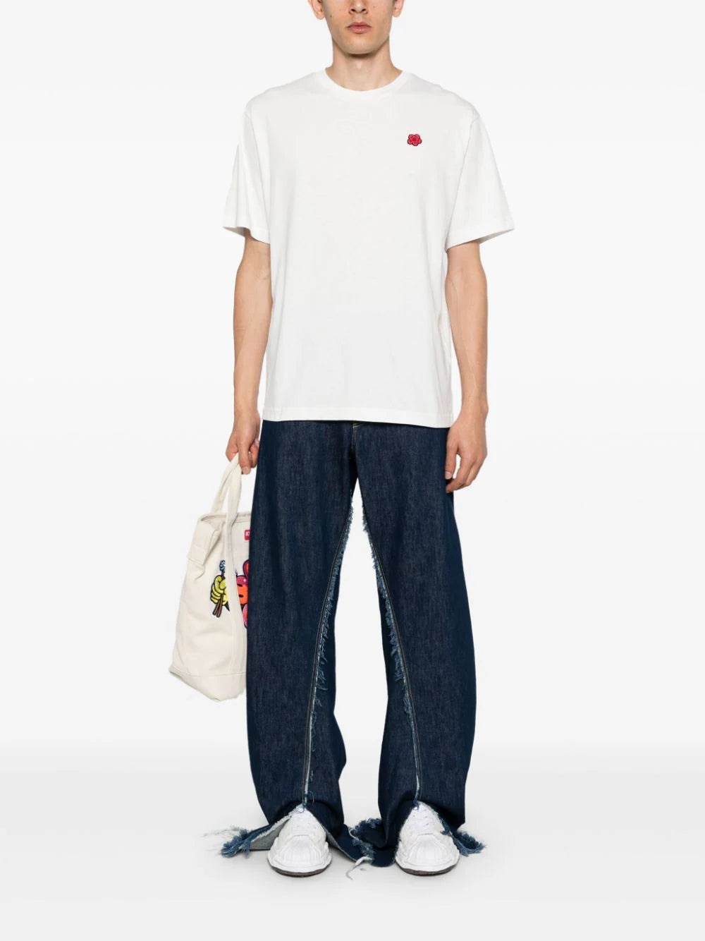 T-Shirt With Boke Flower Appliqué - 2