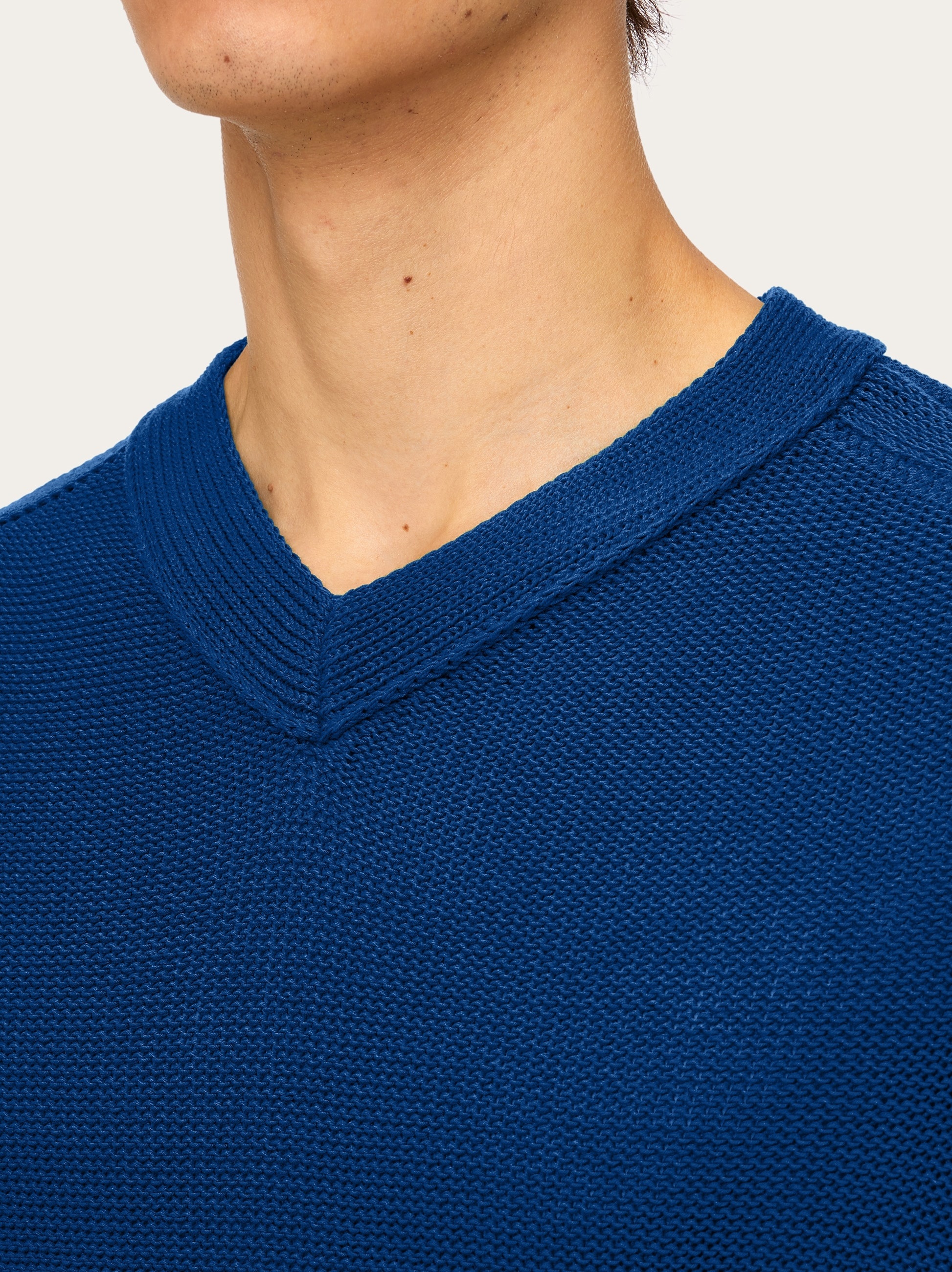 V-neck sweater - 4
