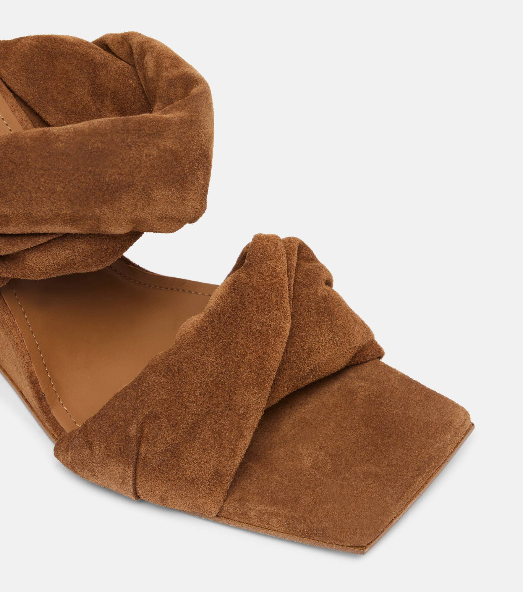 Twisted Cantilever 80 suede mules - 5