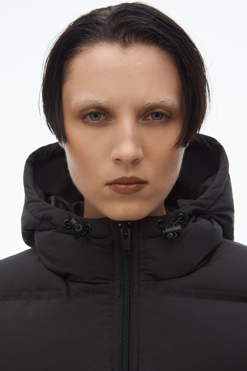 cropped hooded puffer coat with reflective logo 4