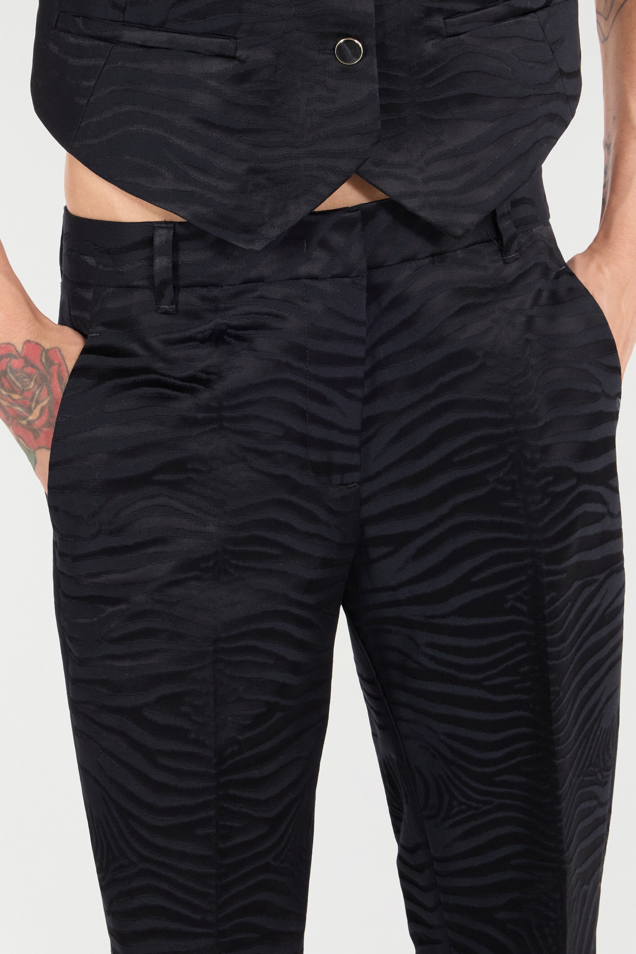 Pants With Solid-Color Tiger Skin Pattern - 6