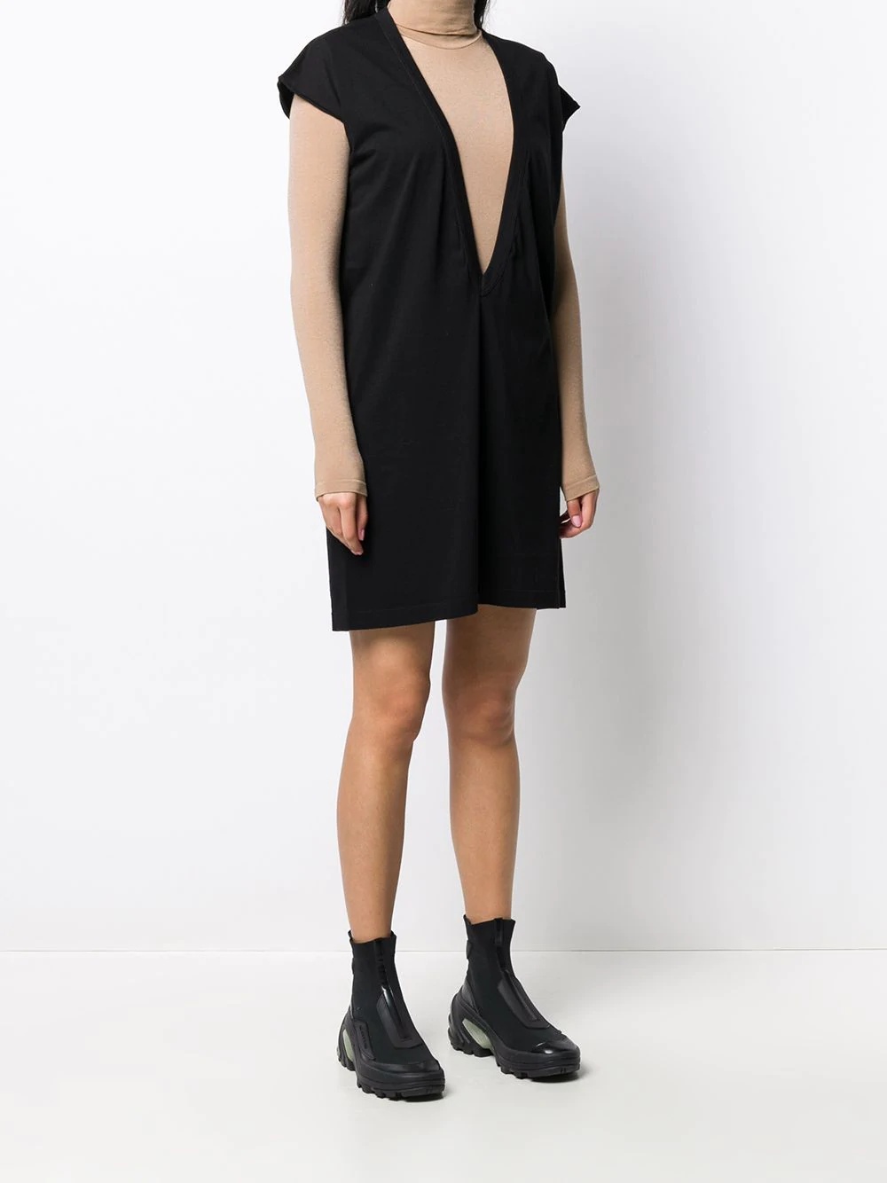 plunging-neck t-shirt dress - 3