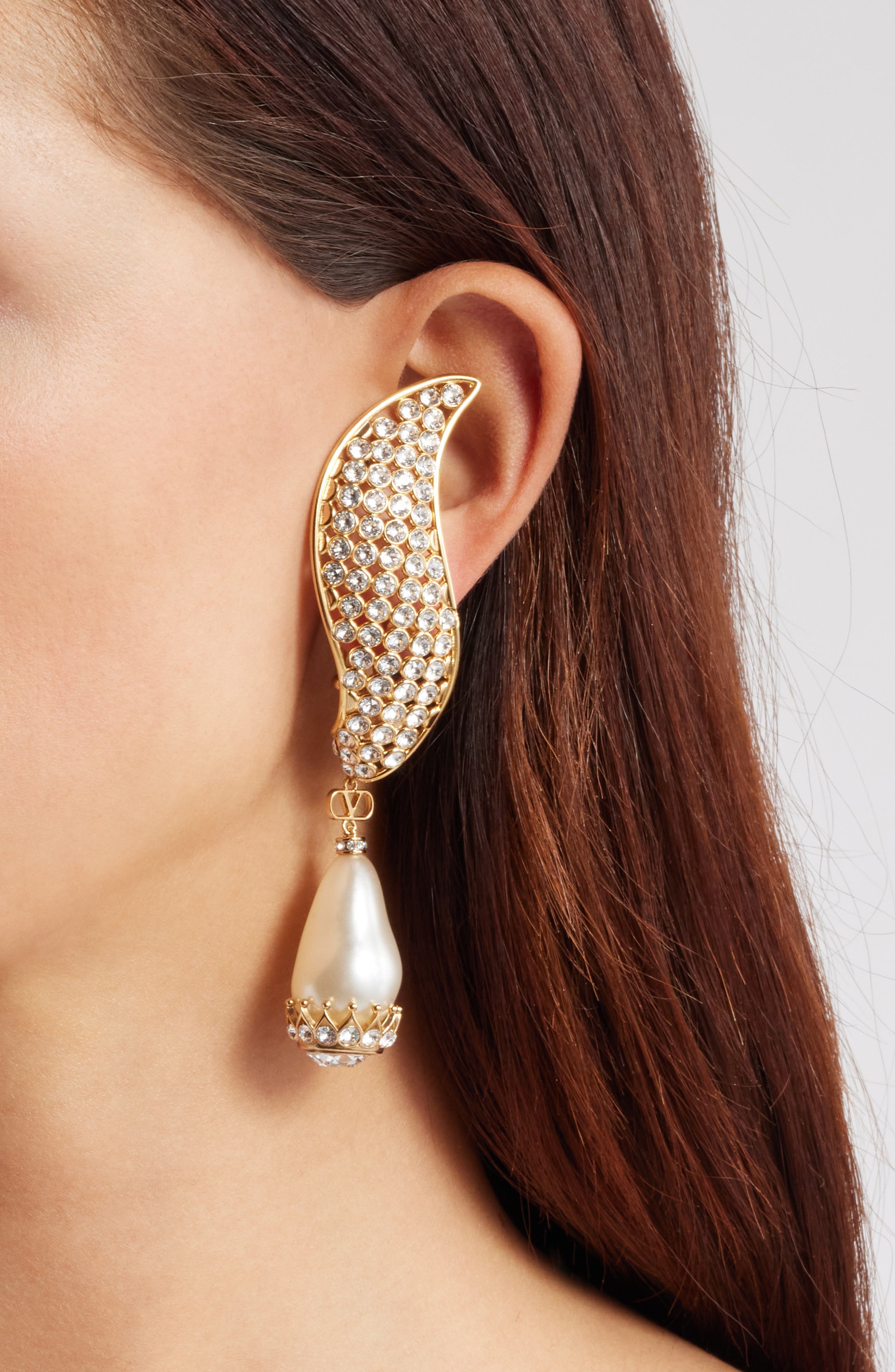 Valentino Garavani Poetiques des Gouttes Faux Pearl & Swarovski Crystal Drop Clip-On Earrings in Oro - 2