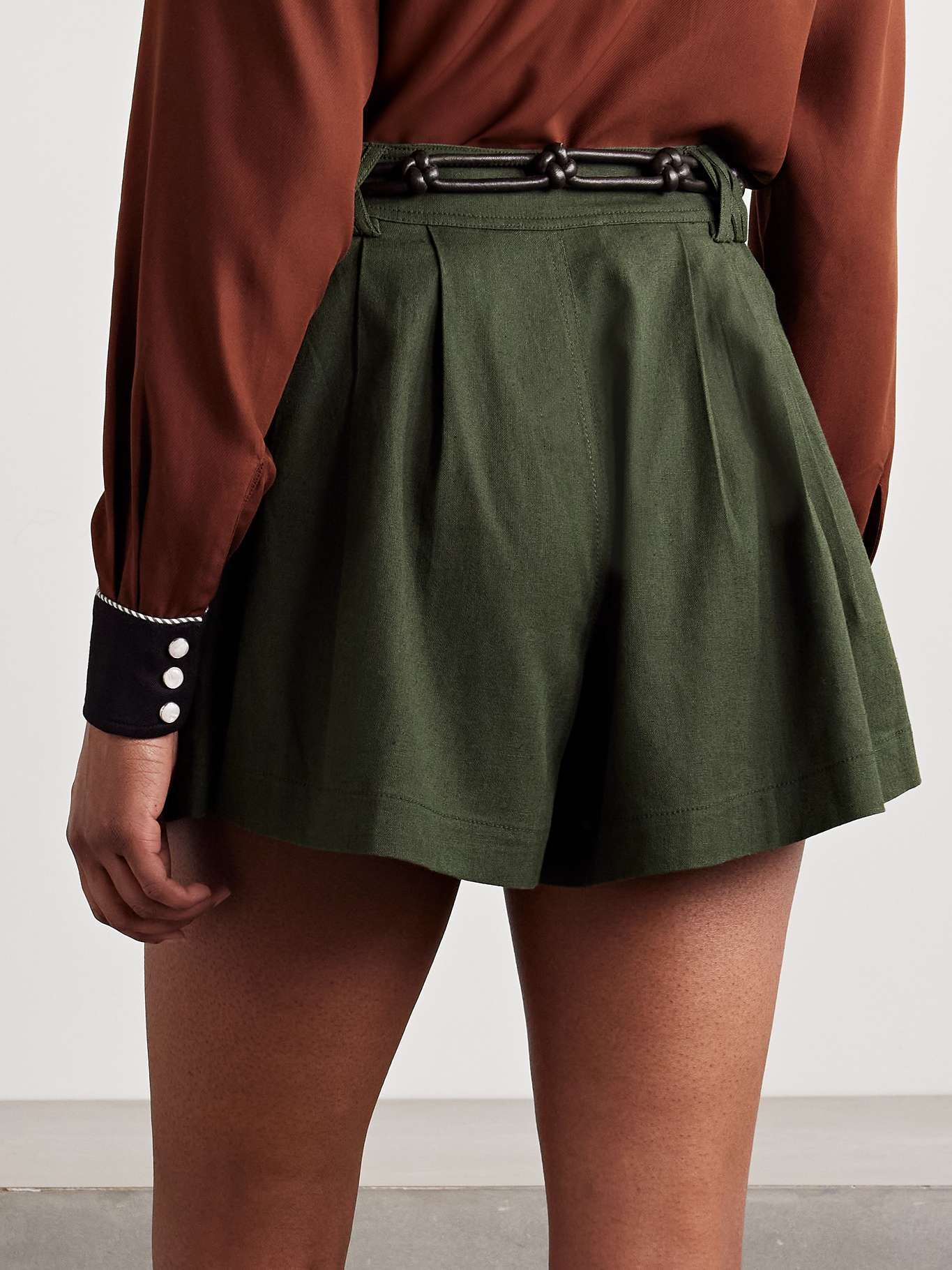 Shai belted pleated cotton and linen-blend shorts Dark green - 3