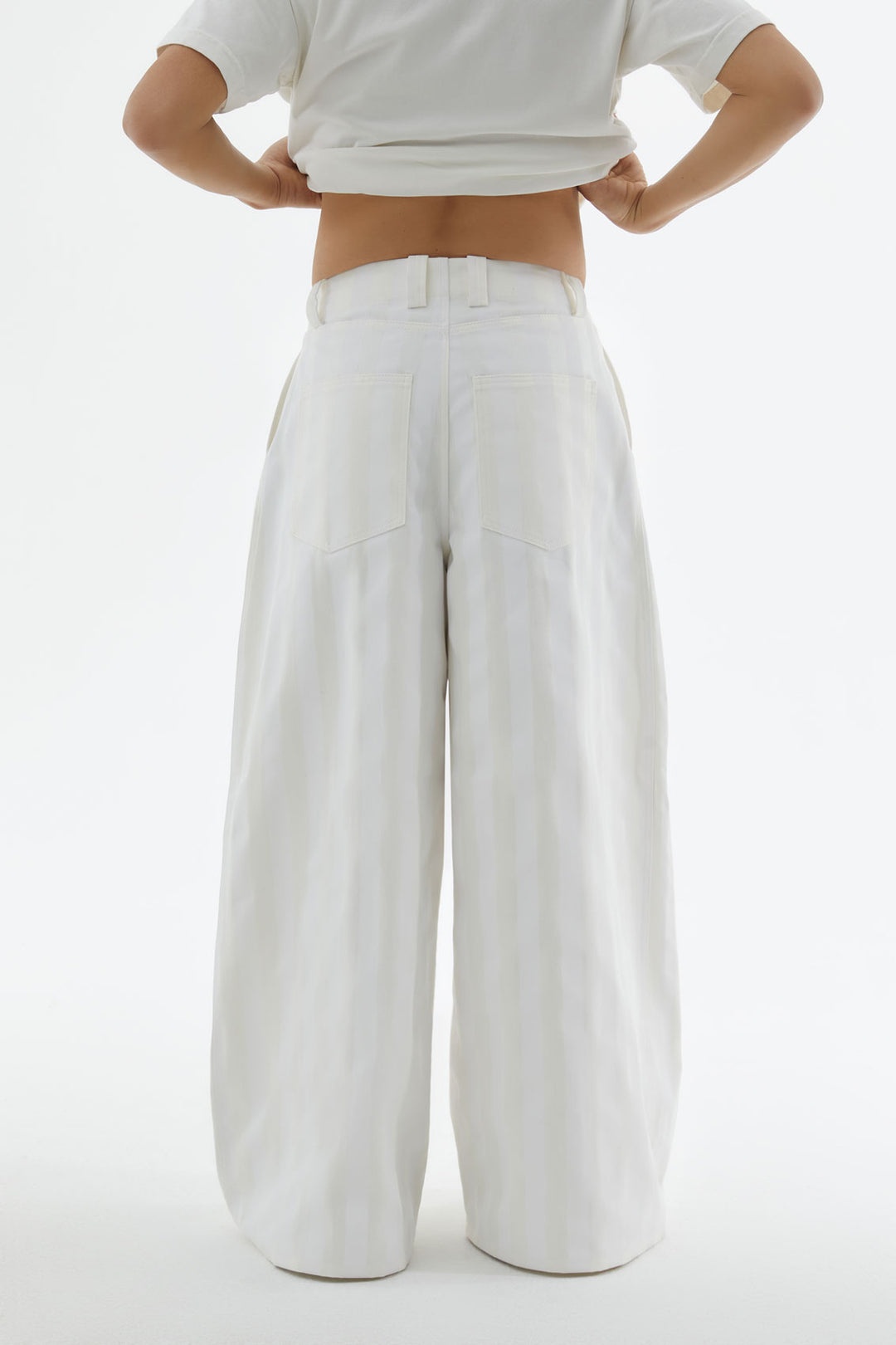 EXTRA OVERSIZED WHITE STRIPED PANTS - 4