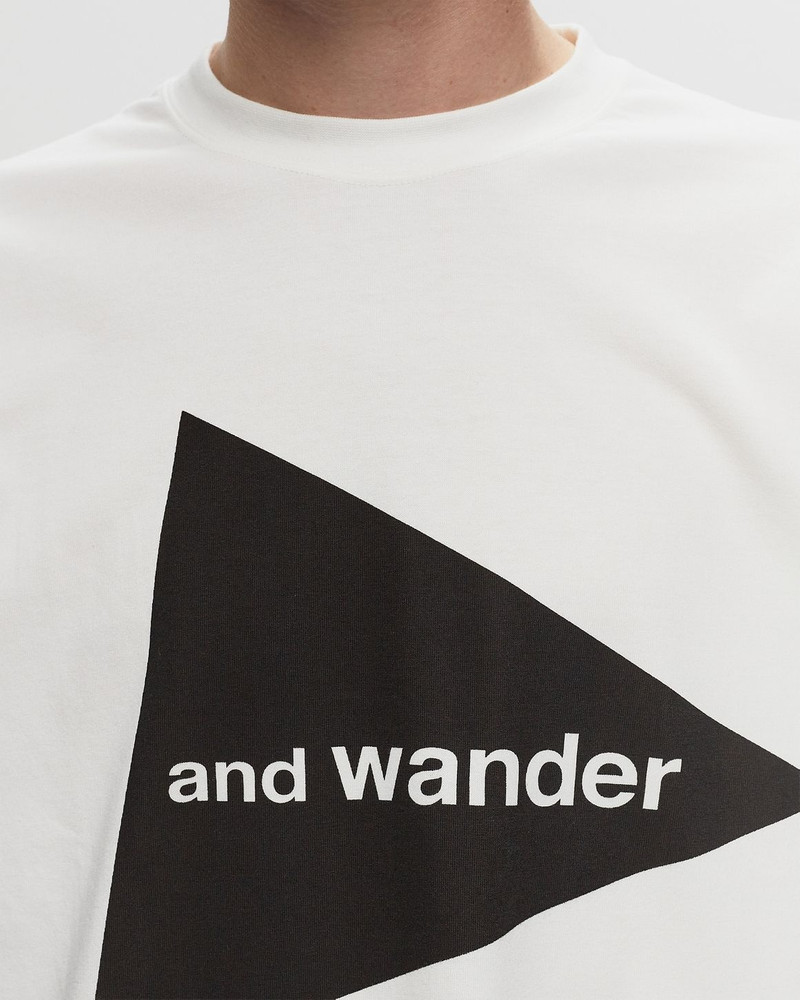 and wander logo LS T 3