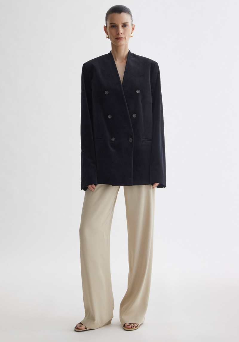WINDSOR Collarless double breatsed boxy velvet blazer 4