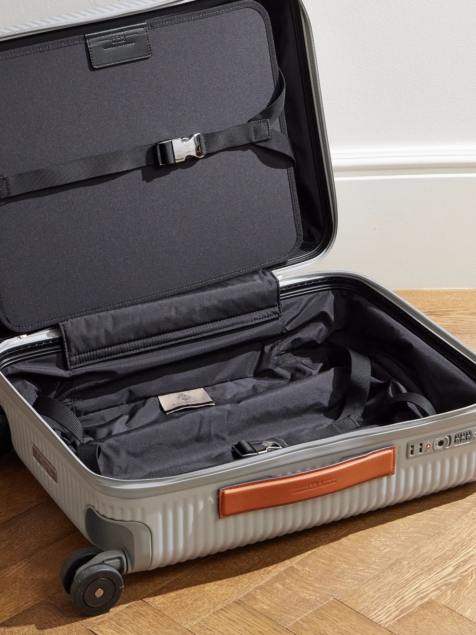 Bank Zip Deluxe M 55cm Leather-Trimmed Polycarbonate Spinner Carry-On Suitcase Gray - 3