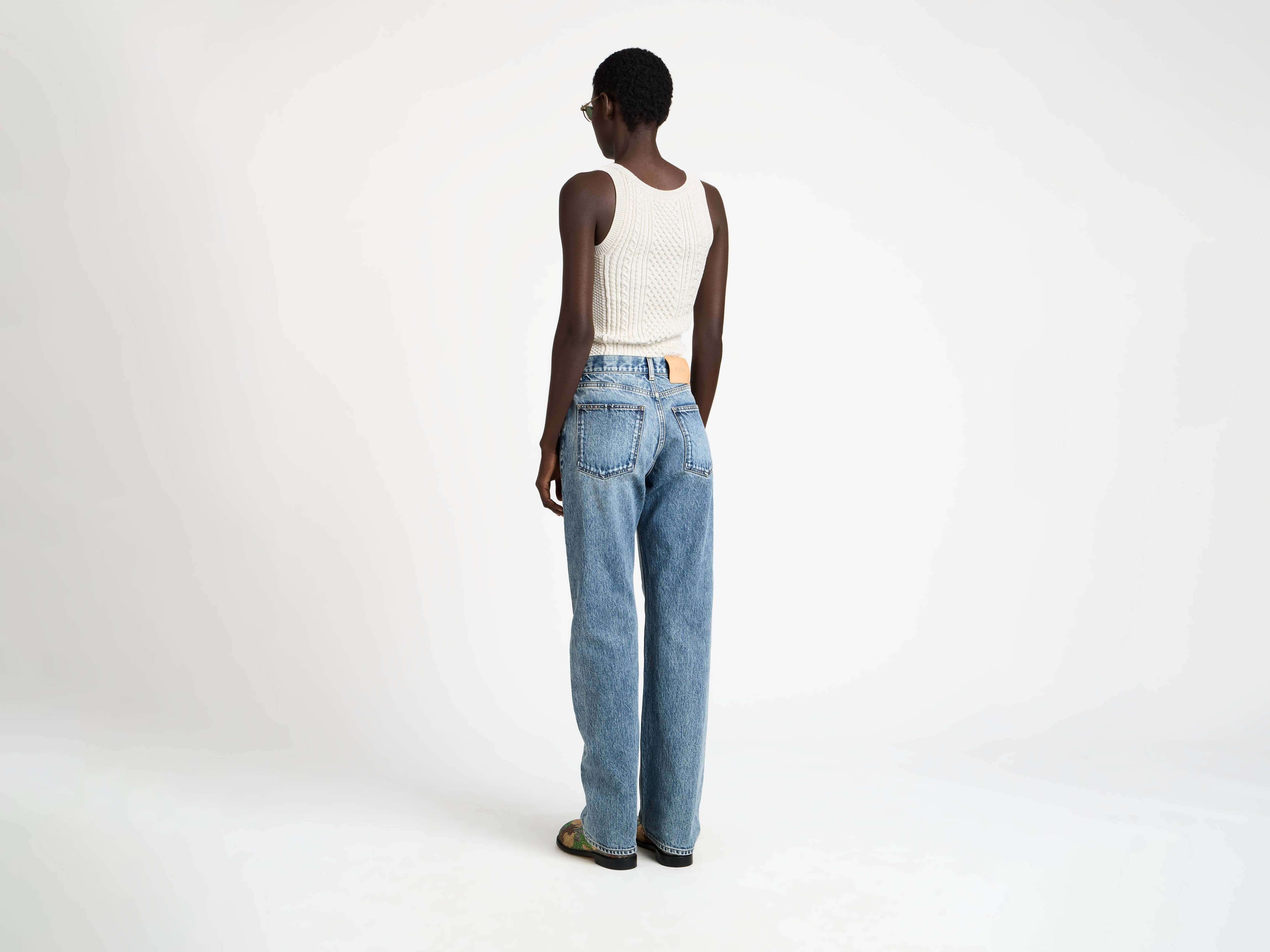STRAIGHT LEG JEANS IN MID BLUE - 3