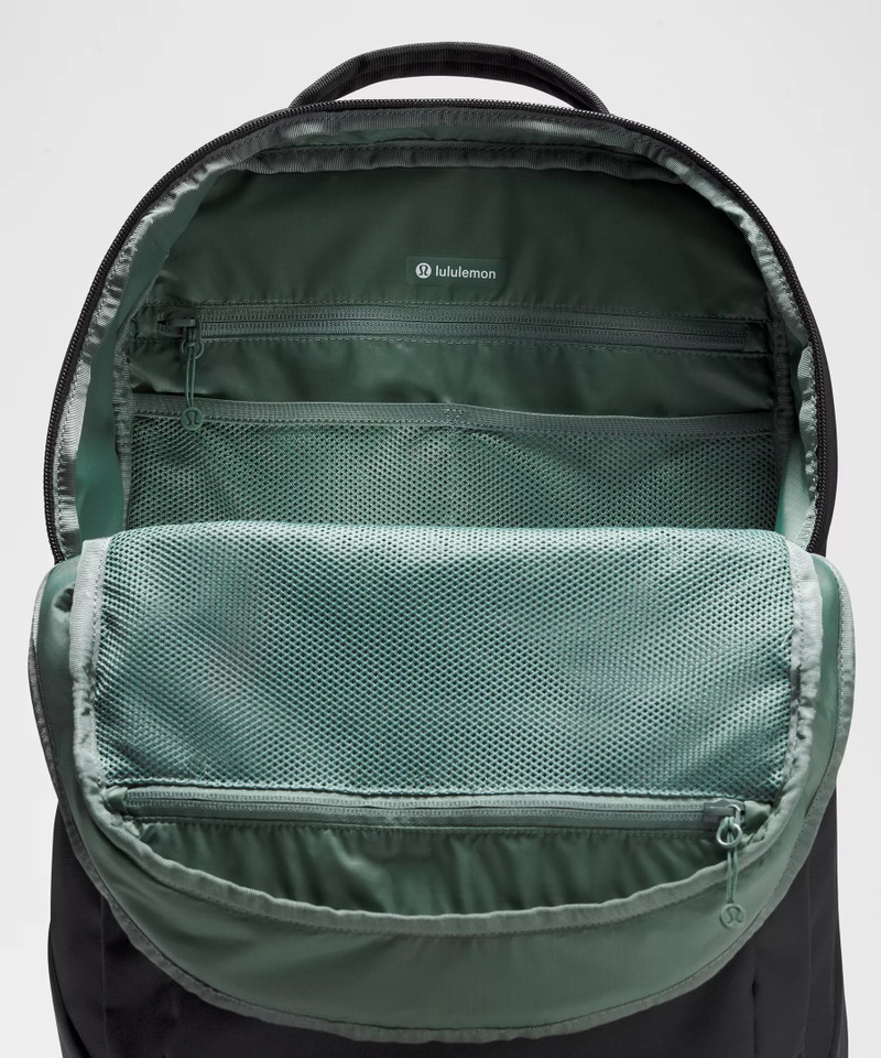 Triple-Zip Backpack 28L 5